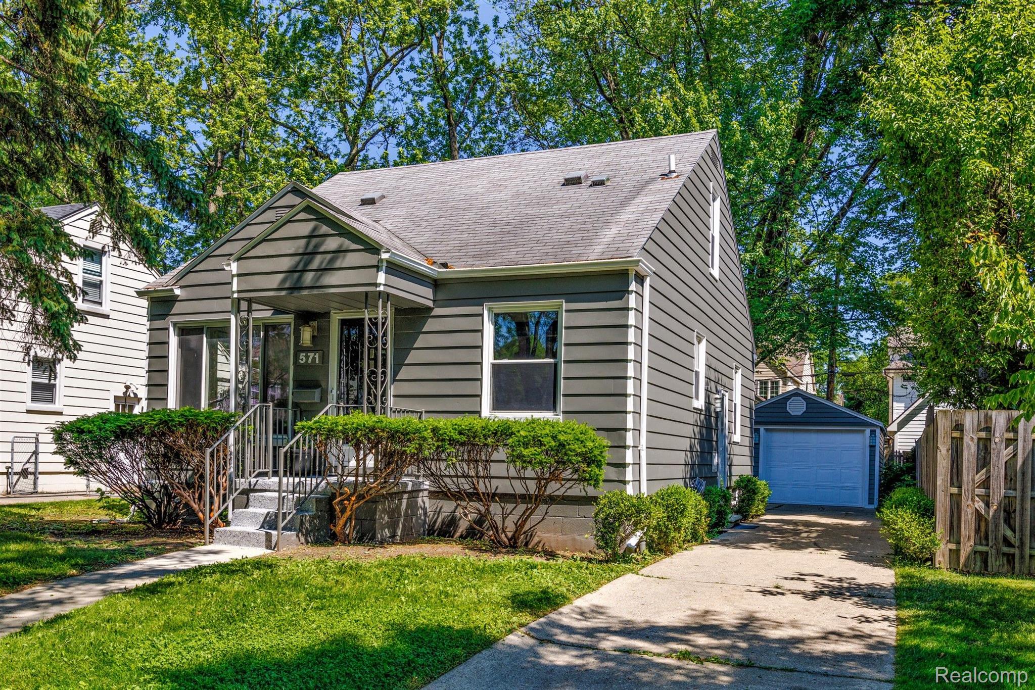 571 BIRD Avenue