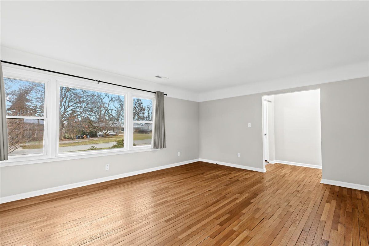 25925 LYNDON