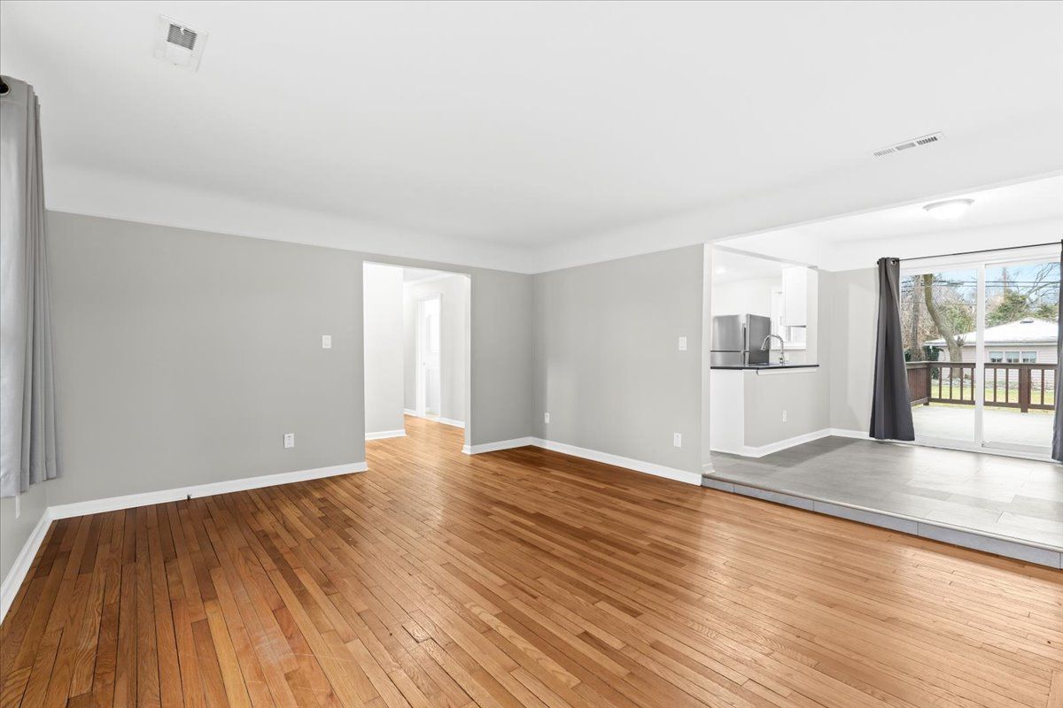 25925 LYNDON