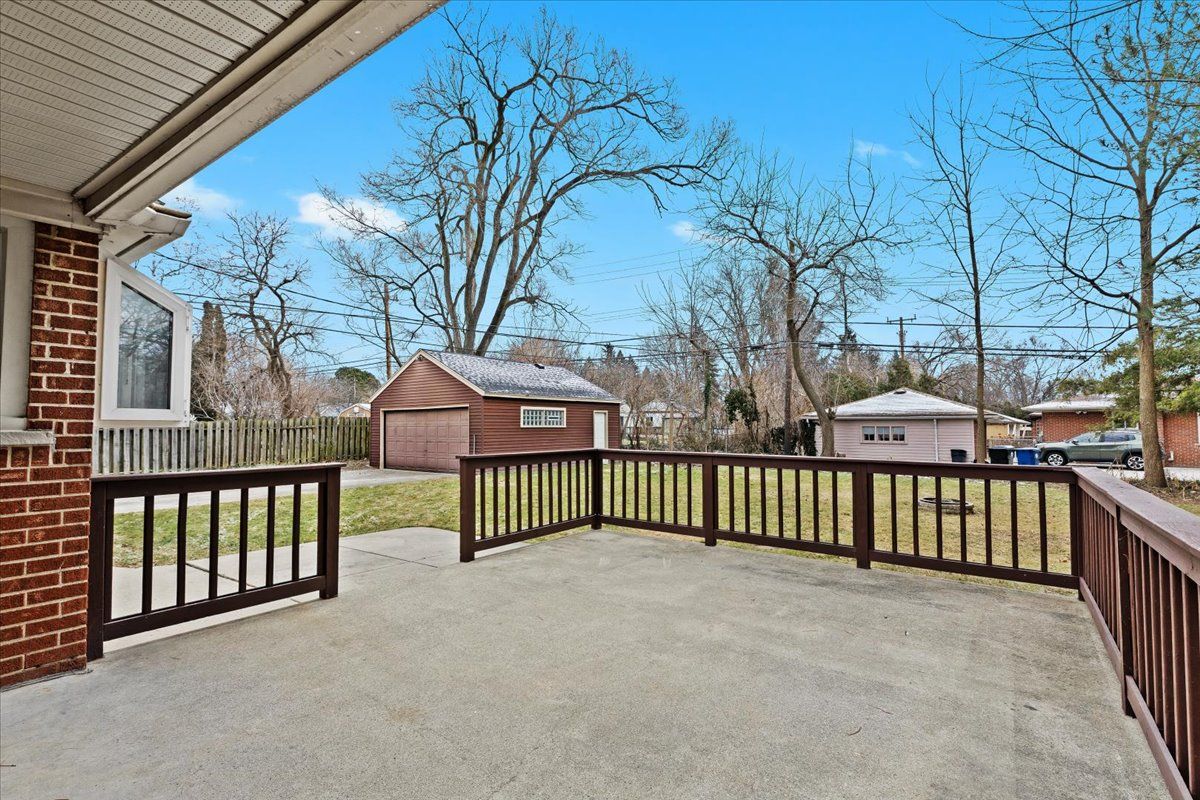 25925 LYNDON