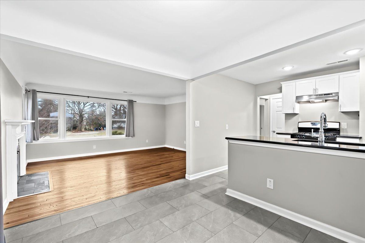 25925 LYNDON