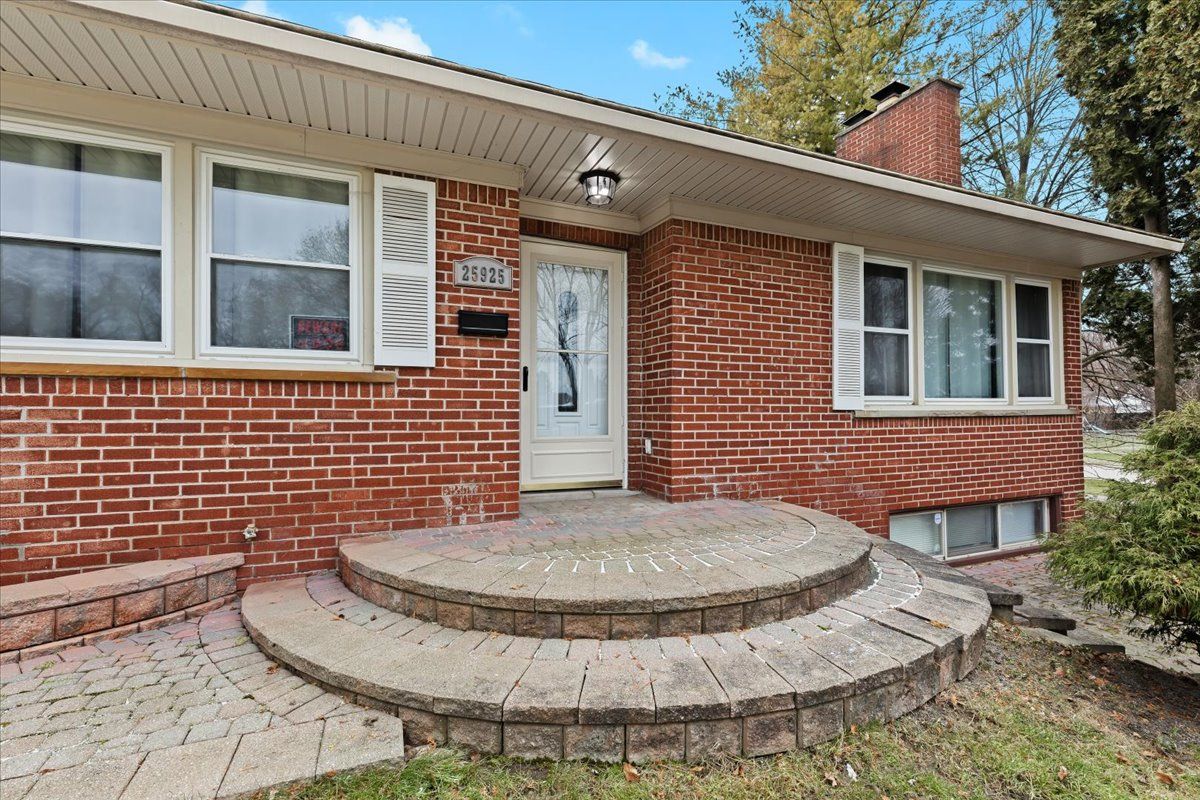 25925 LYNDON