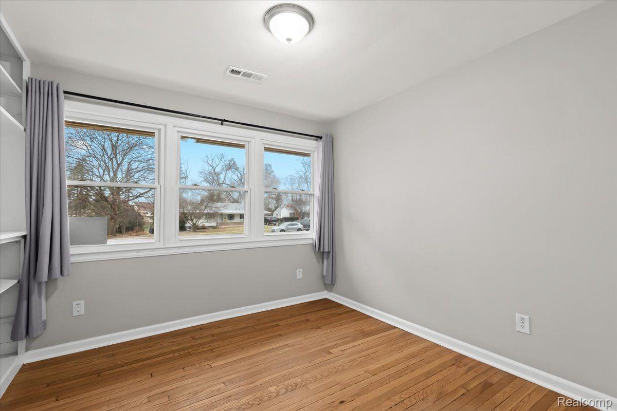 25925 LYNDON