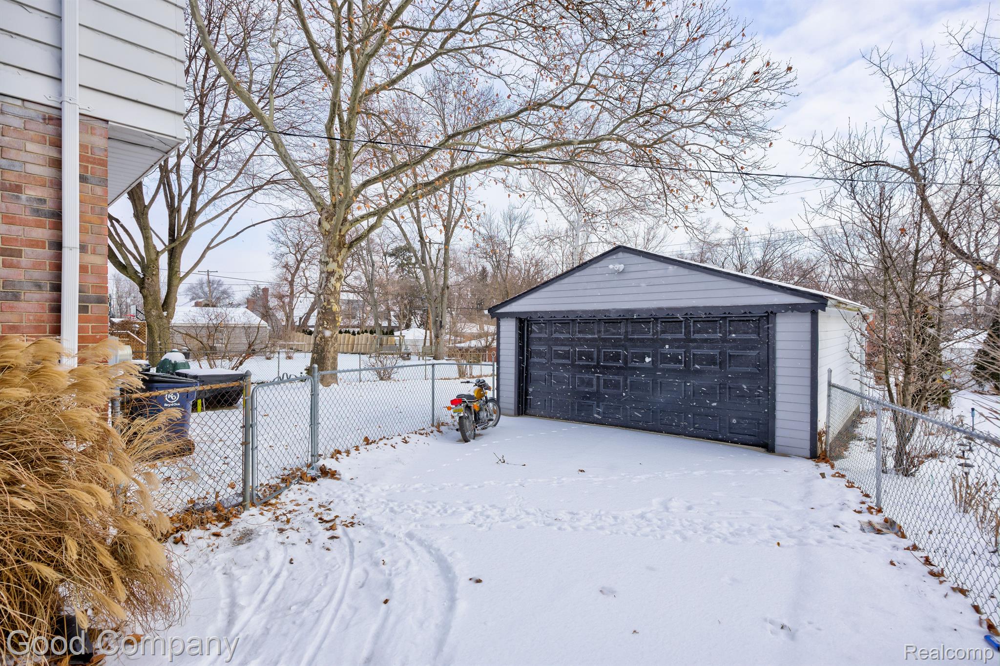 2922 GLENVIEW Avenue