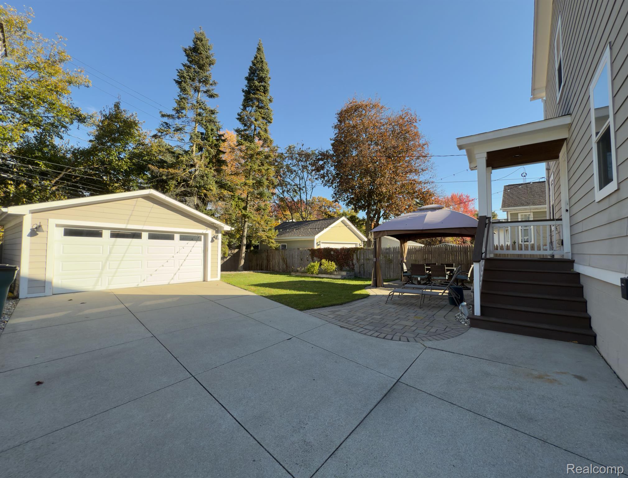 812 FLORENCE Avenue