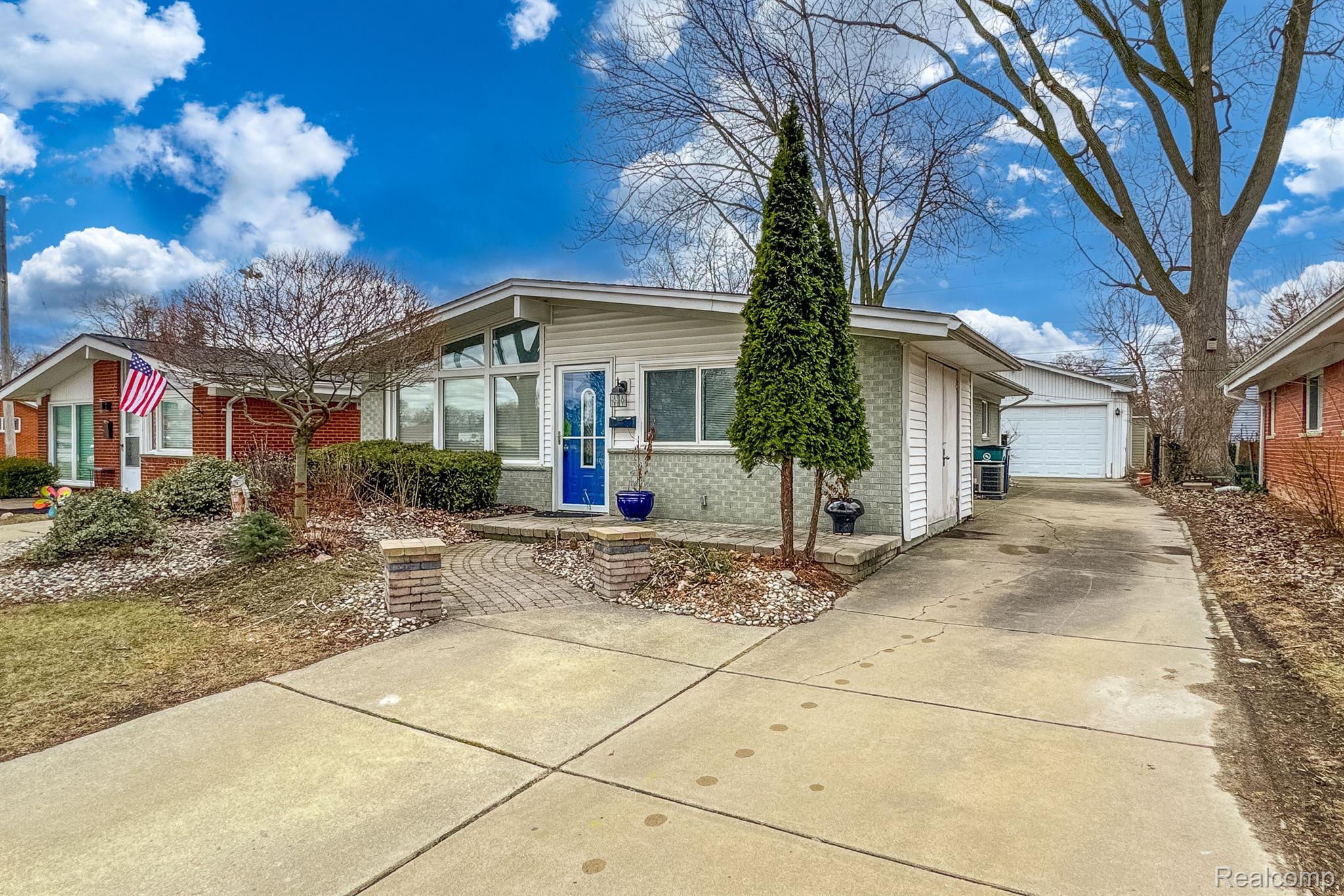 2907 N Campbell Road