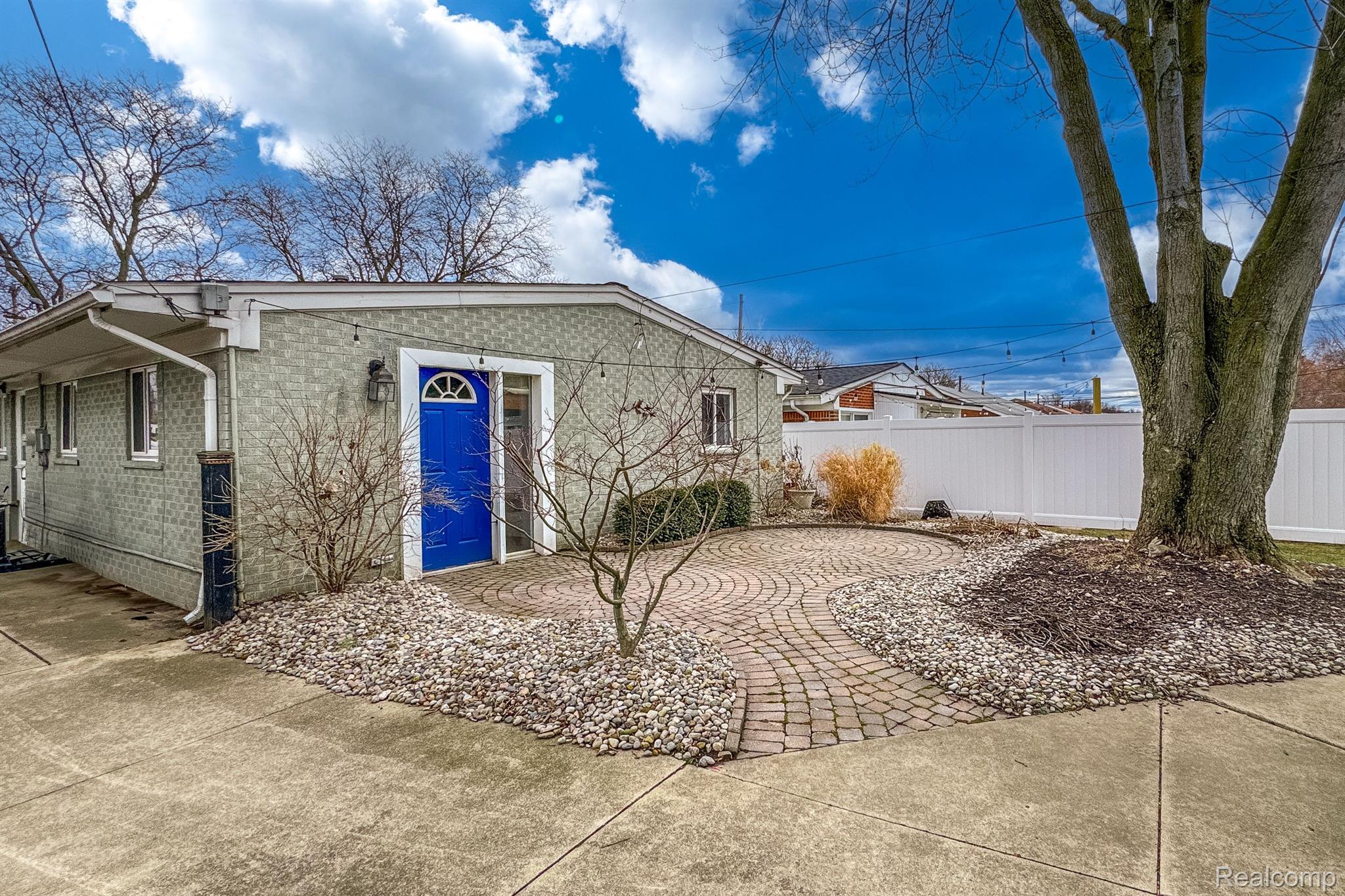 2907 N Campbell Road