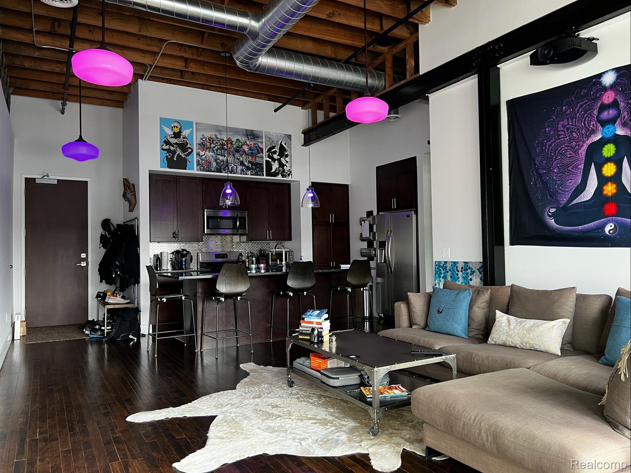 922 N Main Street 212