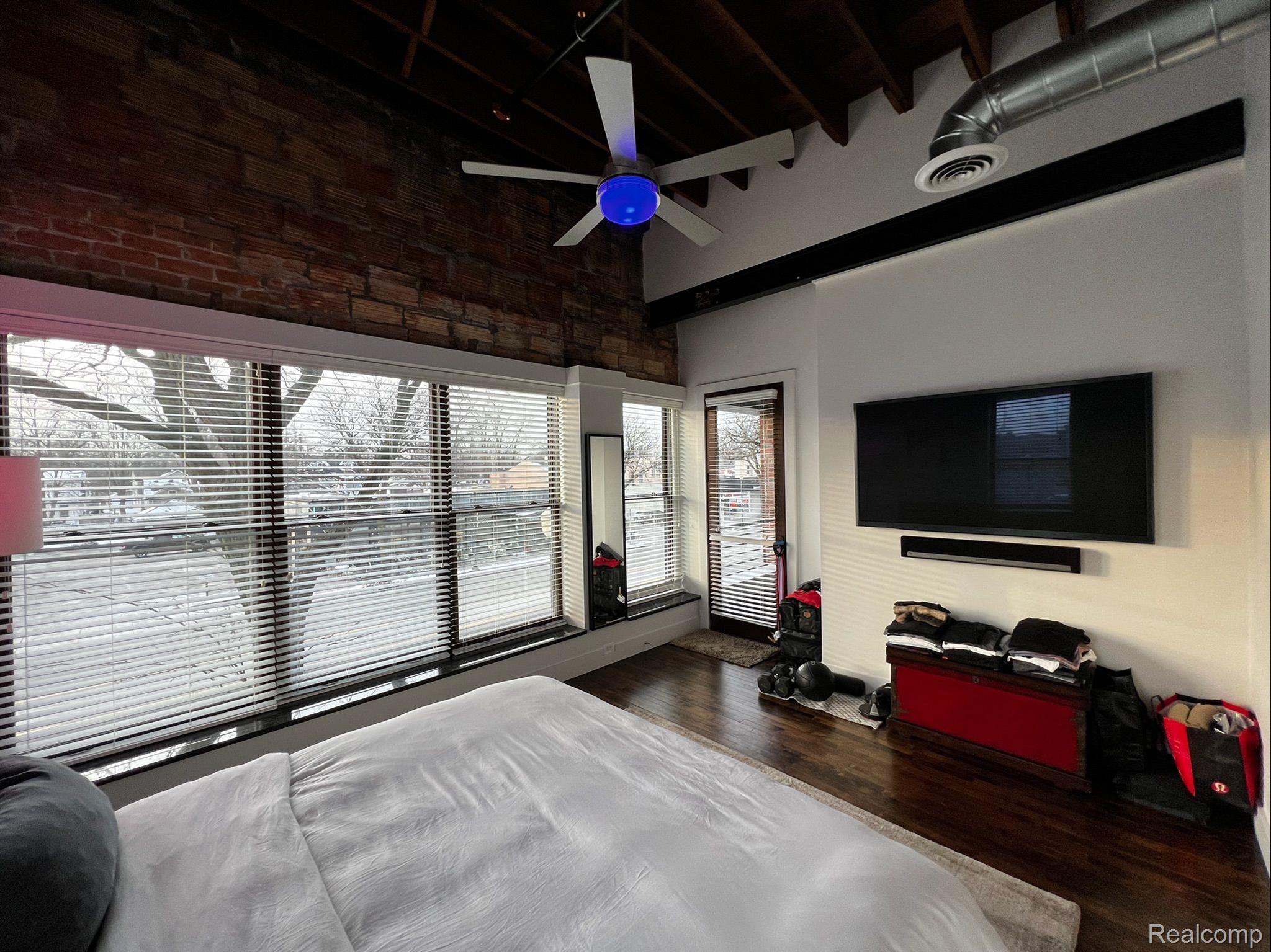 922 N Main Street 212