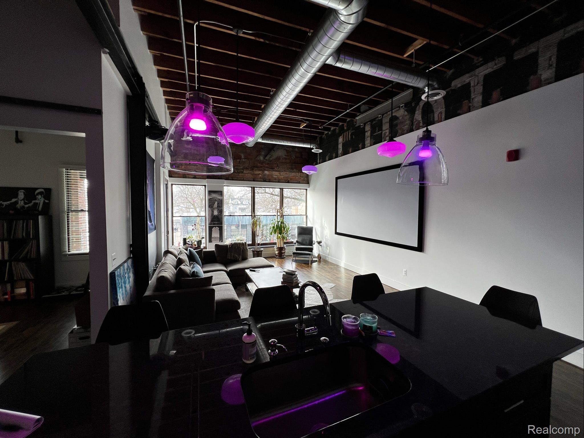922 N Main Street 212