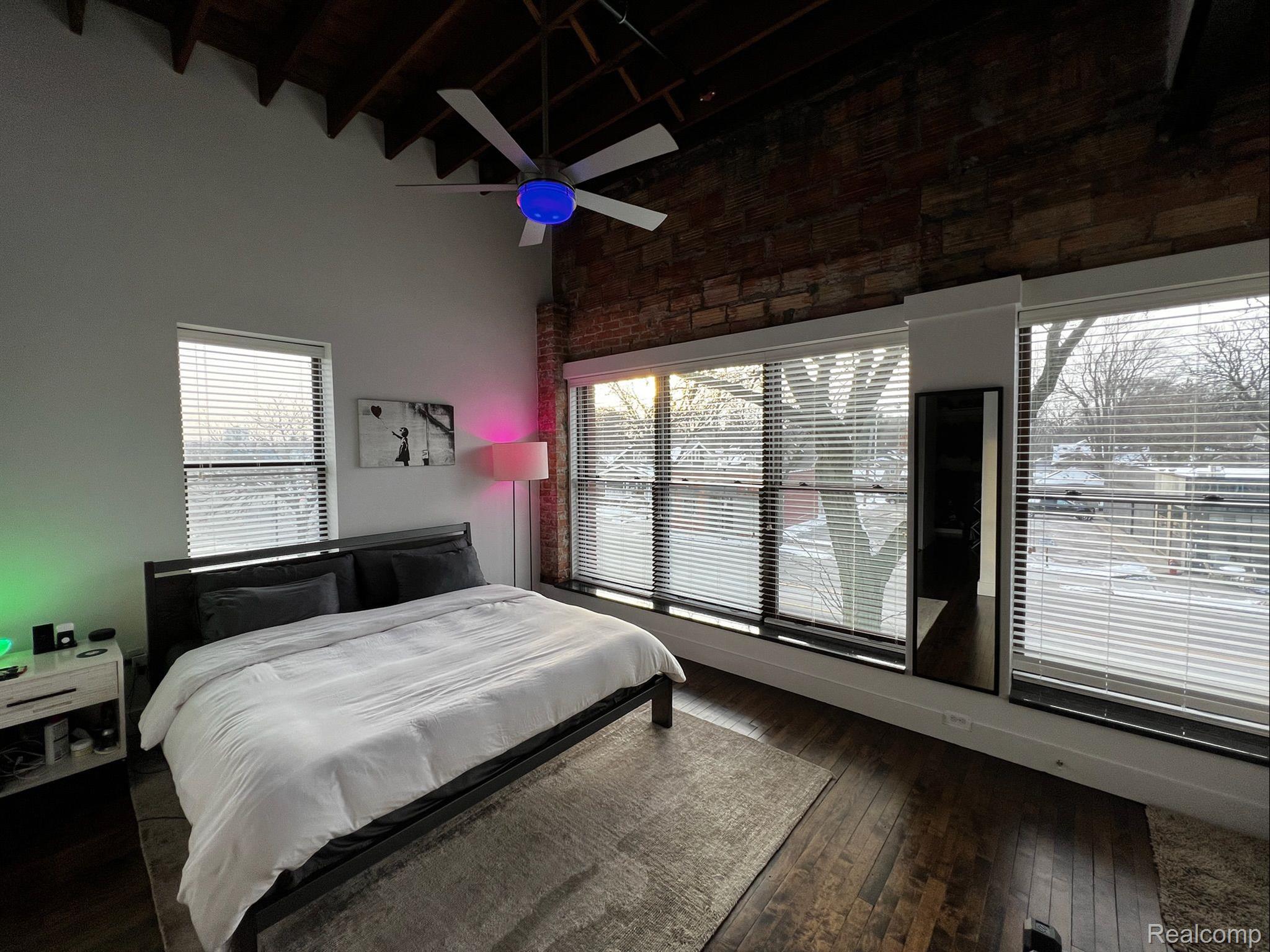 922 N Main Street 212