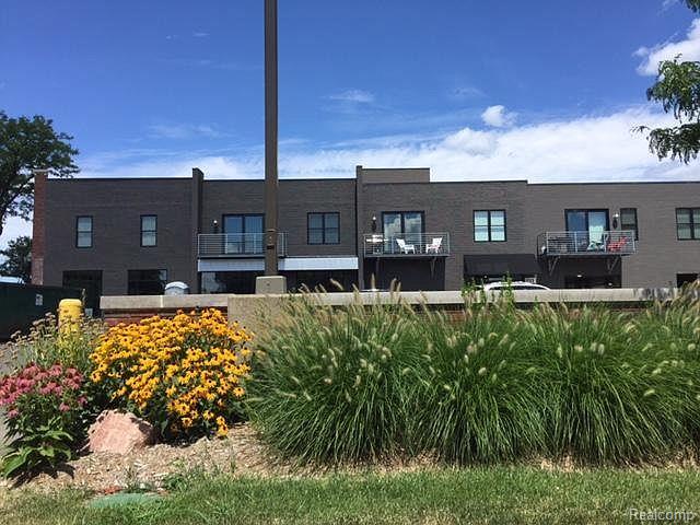 922 N Main Street 212