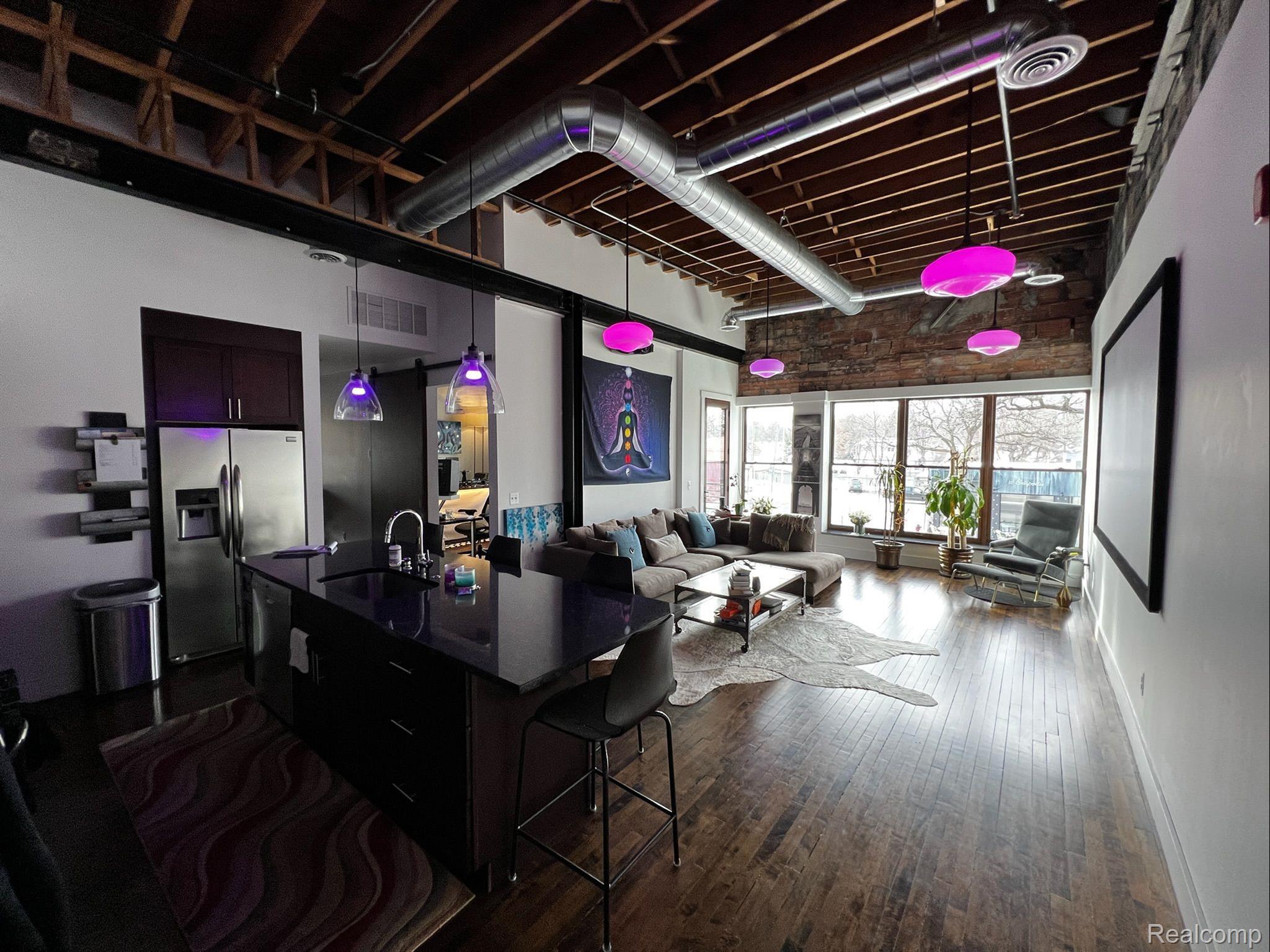 922 N Main Street 212