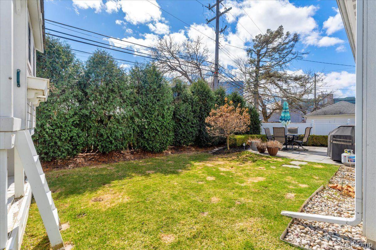 868 HAZEL Street