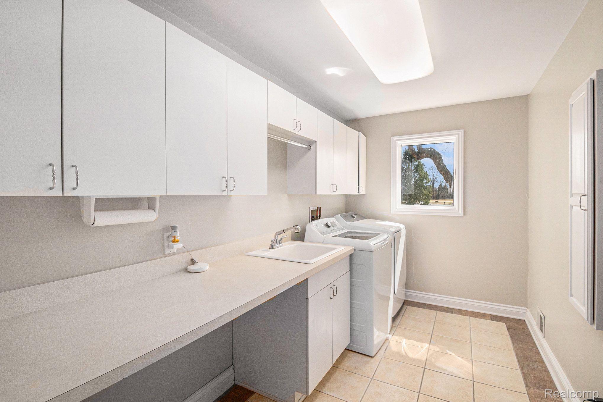 490 Hunters Crest Drive