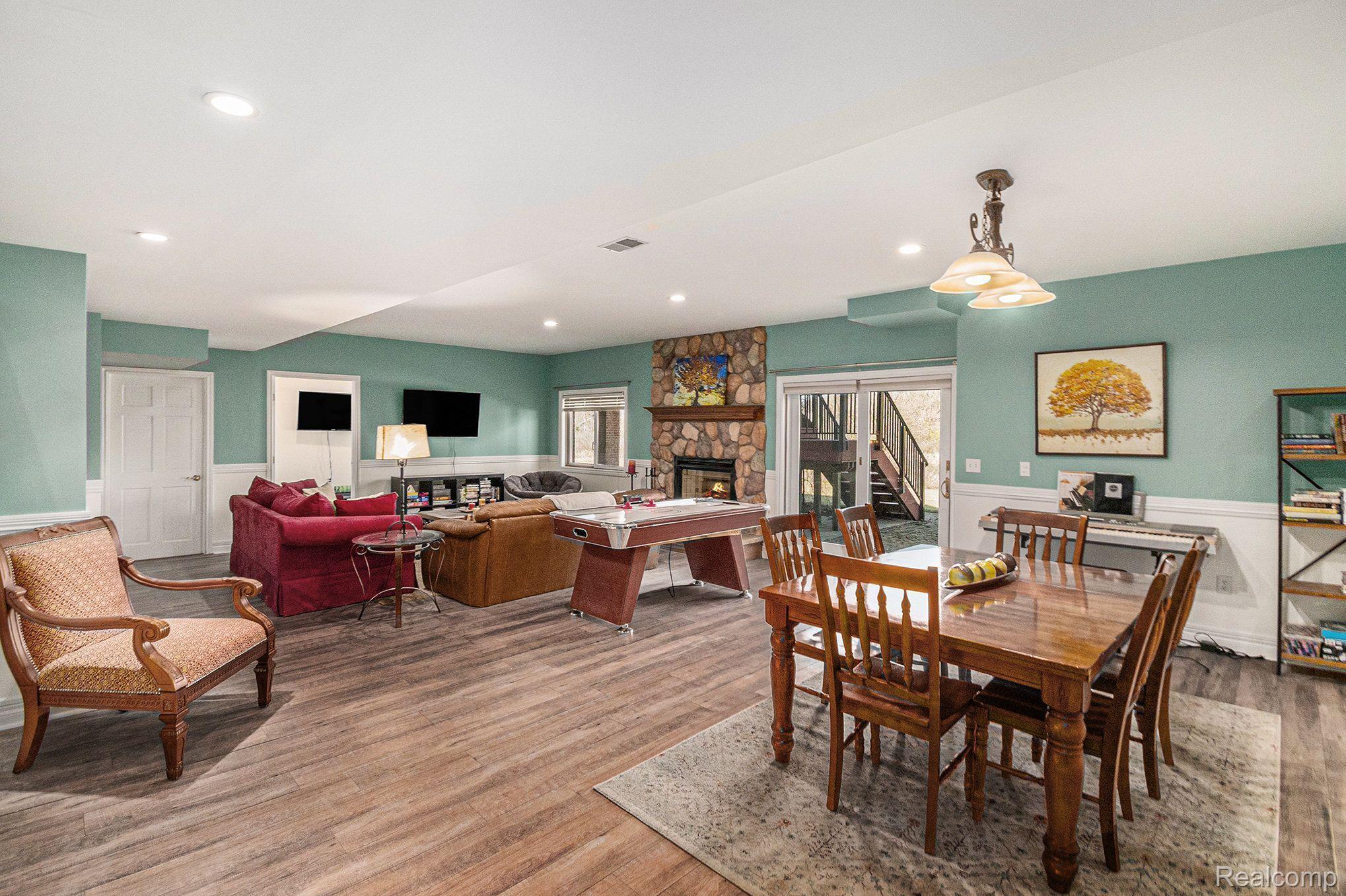 490 Hunters Crest Drive