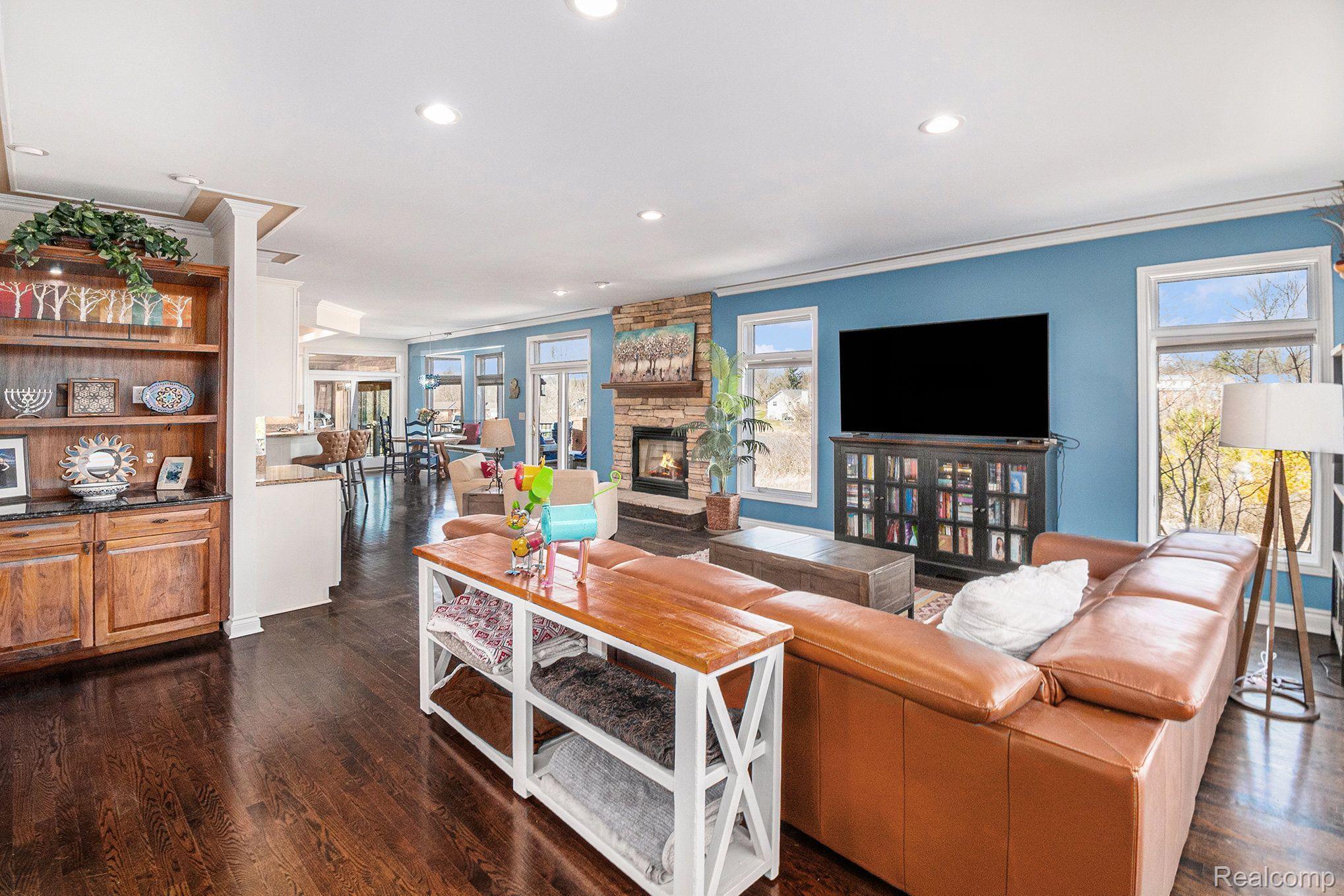 490 Hunters Crest Drive