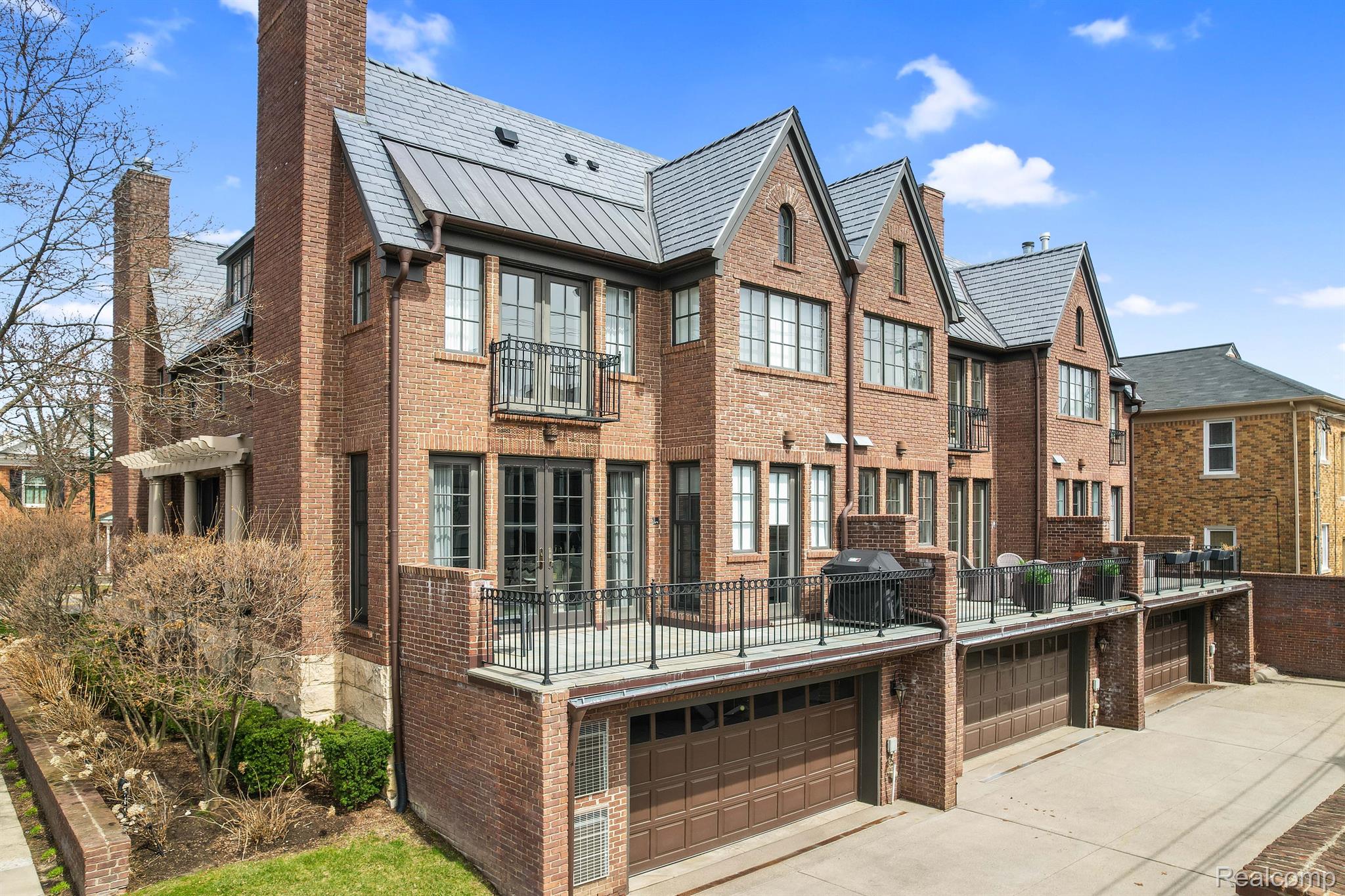 287 W BROWN Street