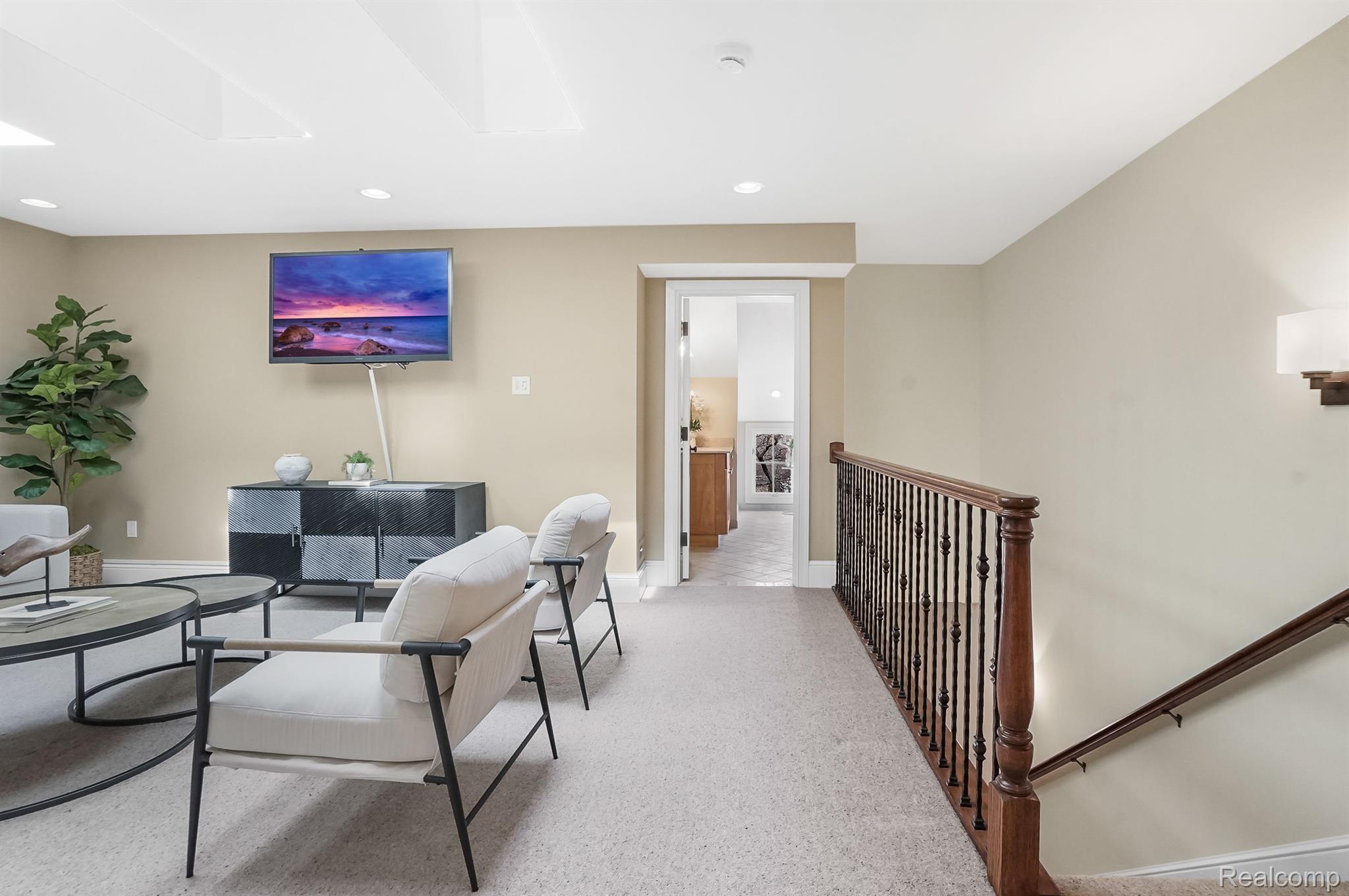 287 W BROWN Street
