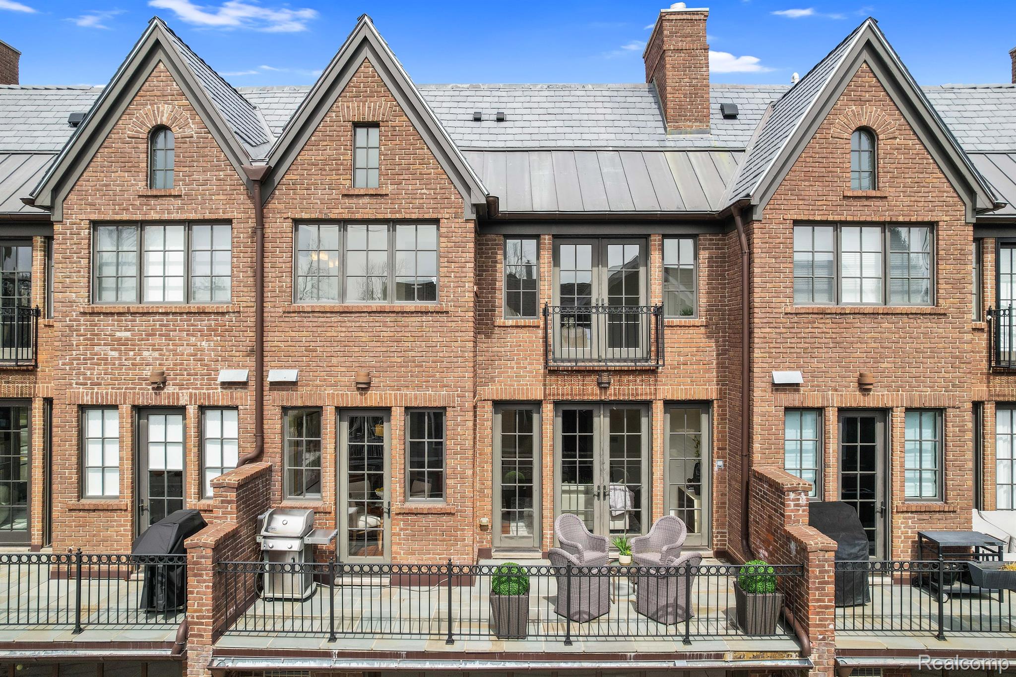 287 W BROWN Street