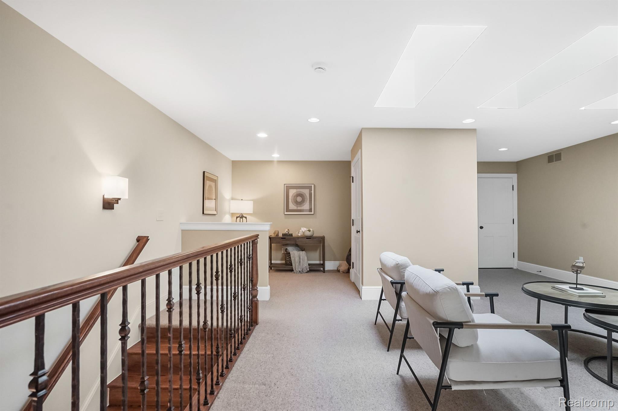 287 W BROWN Street
