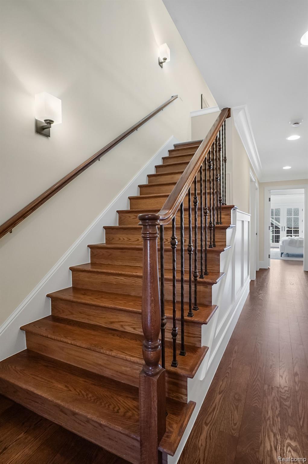 287 W BROWN Street