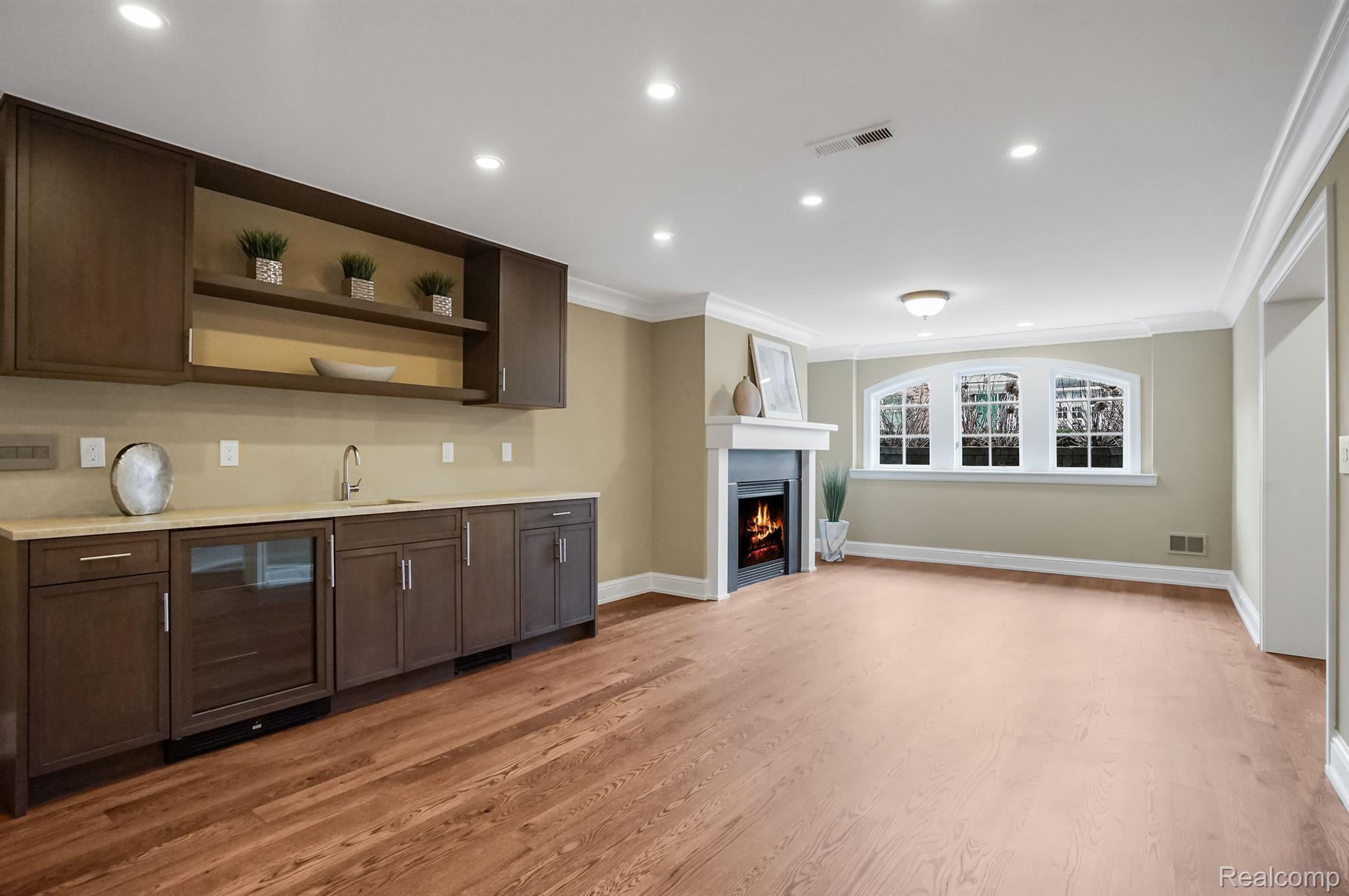 287 W BROWN Street