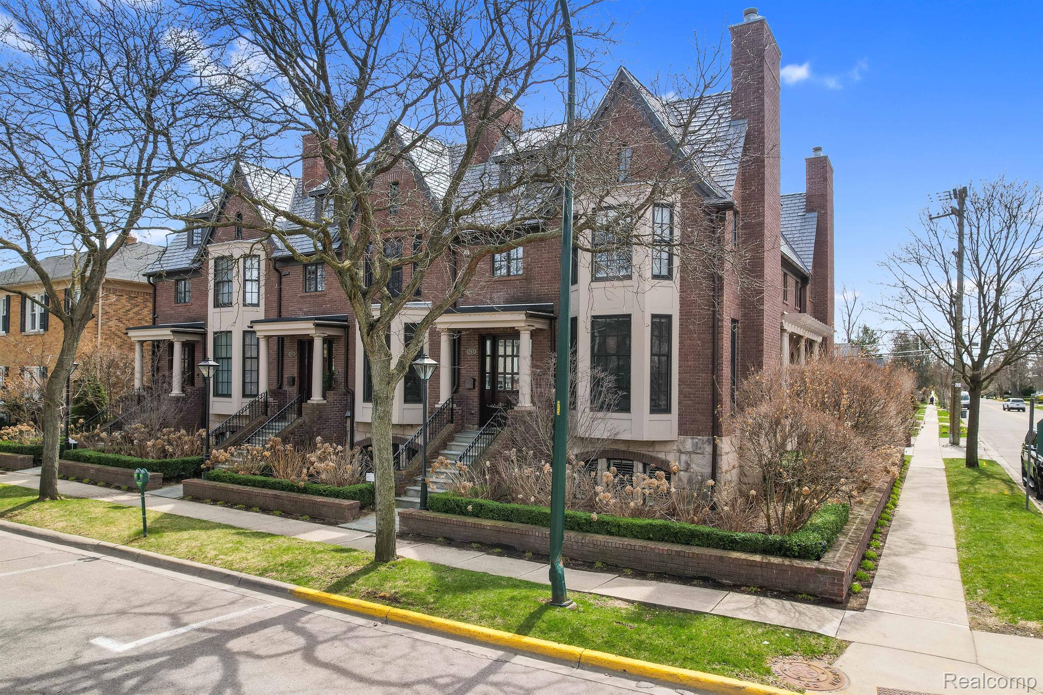 287 W BROWN Street