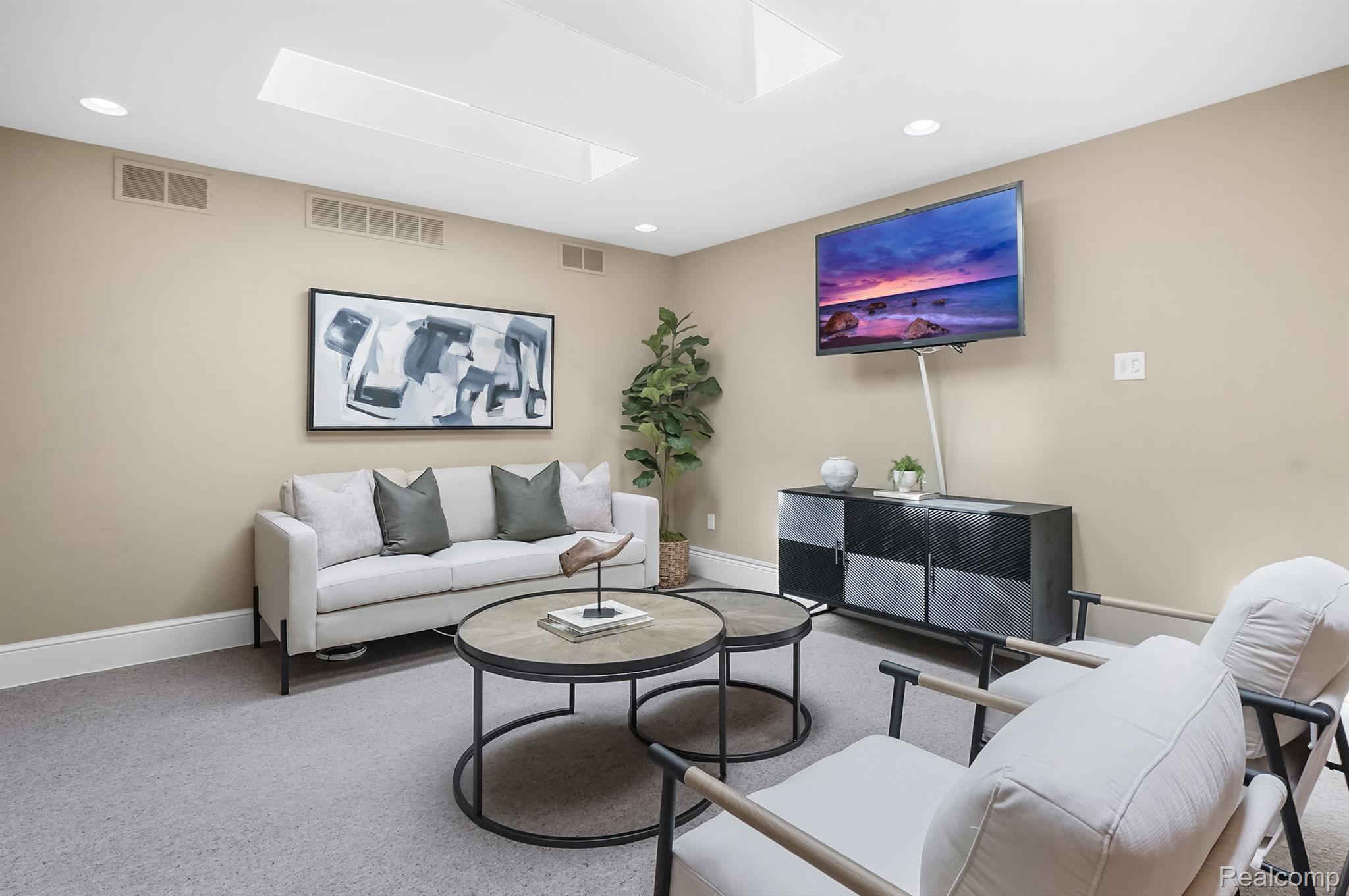 287 W BROWN Street