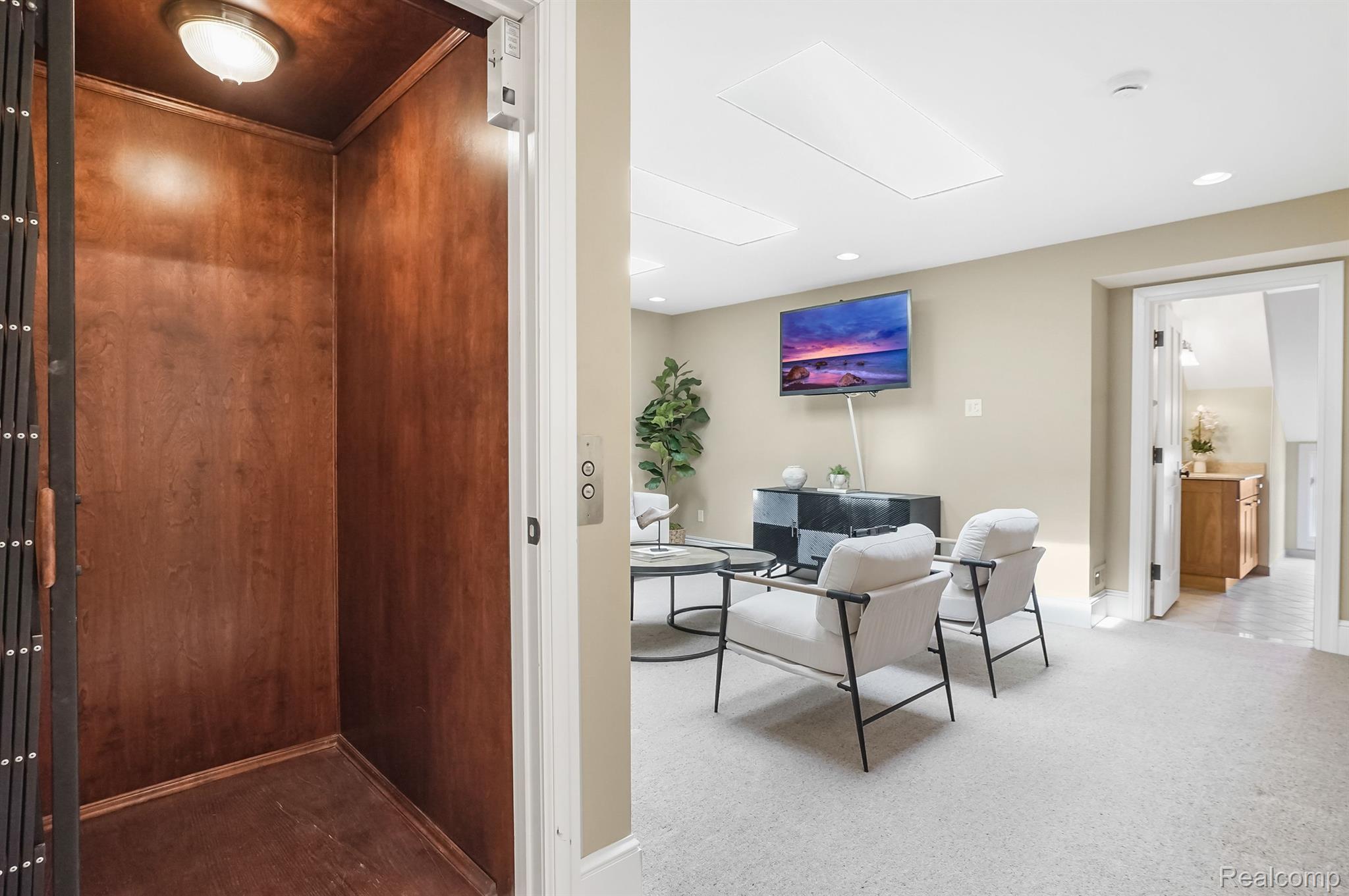 287 W BROWN Street