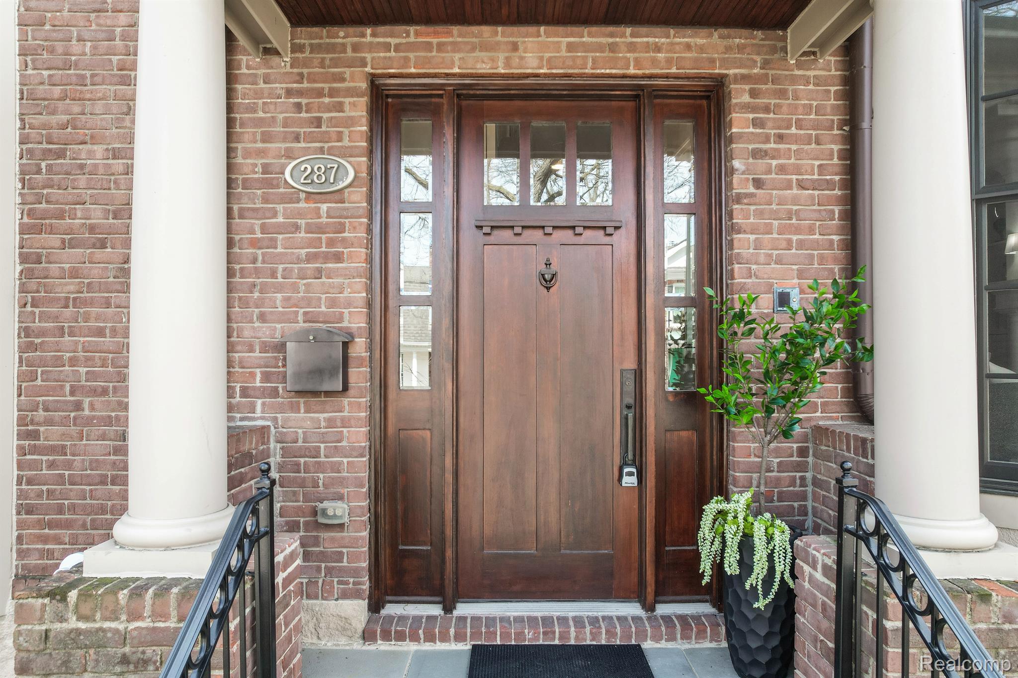 287 W BROWN Street