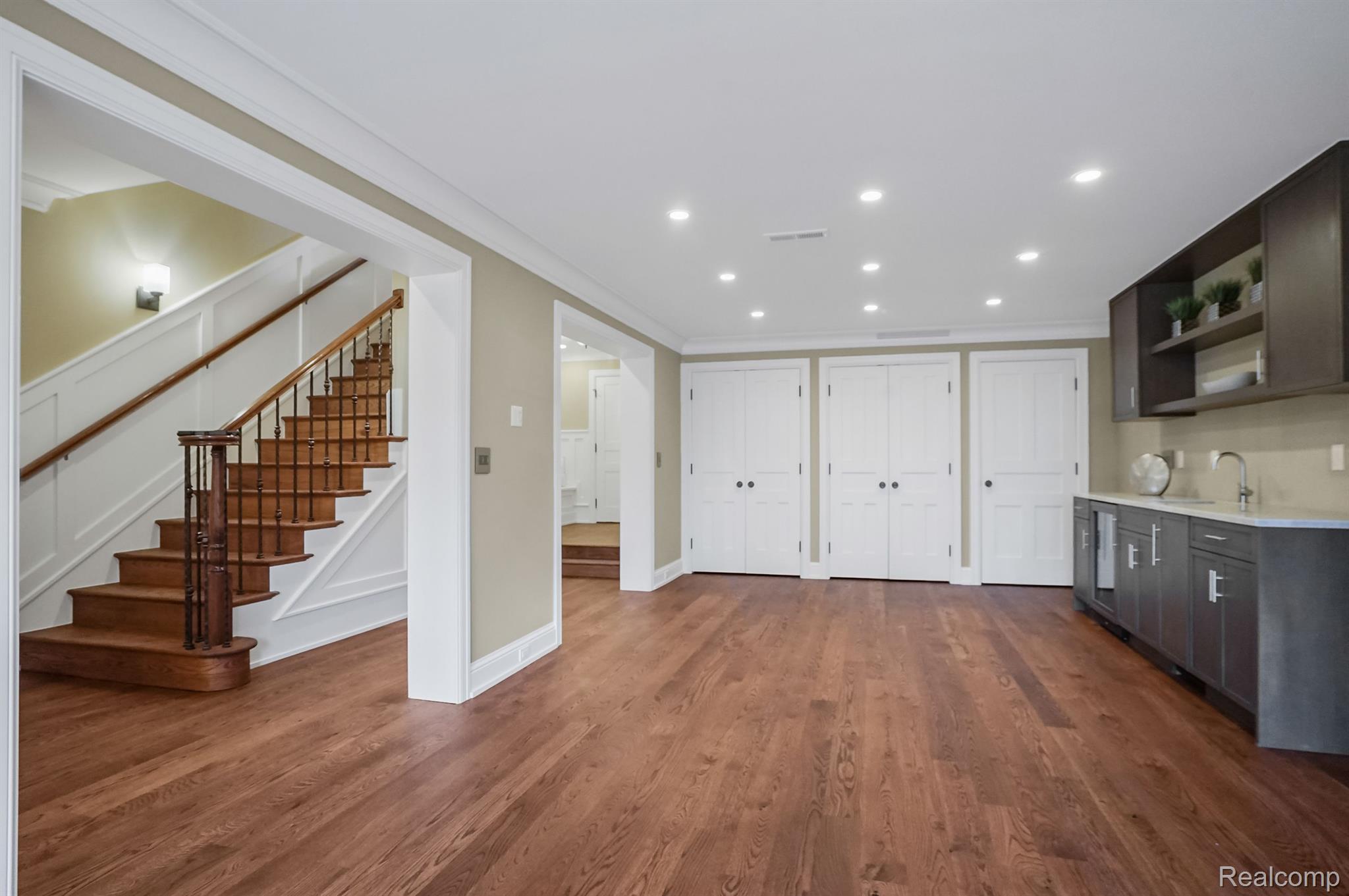 287 W BROWN Street