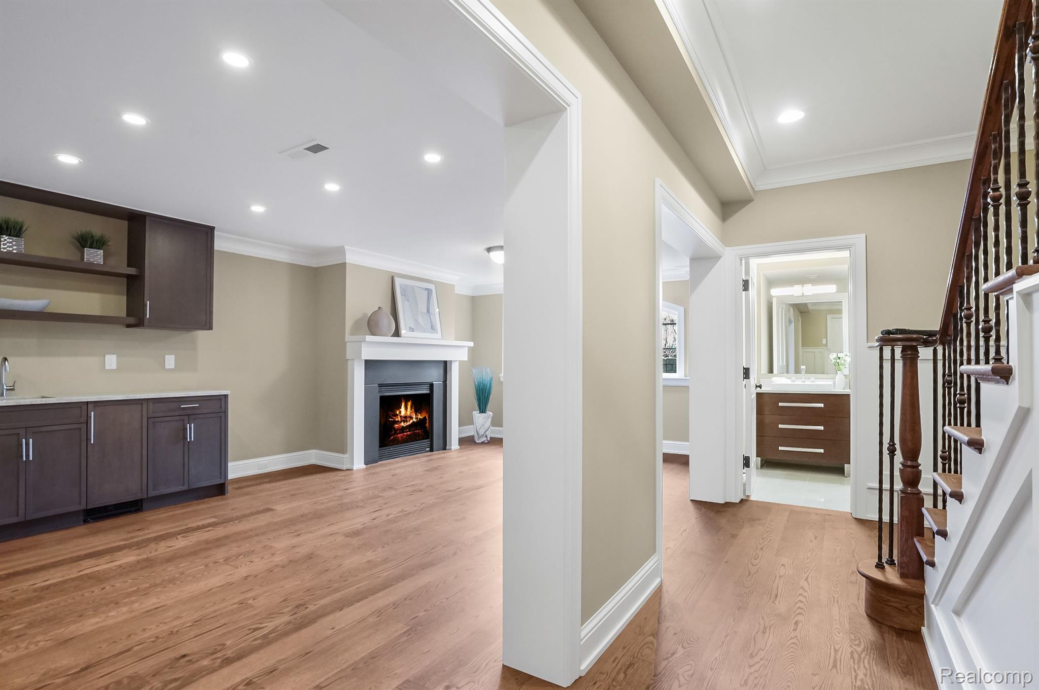 287 W BROWN Street