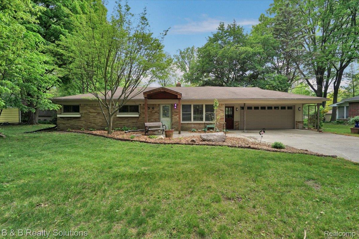 456 E Hurst Drive