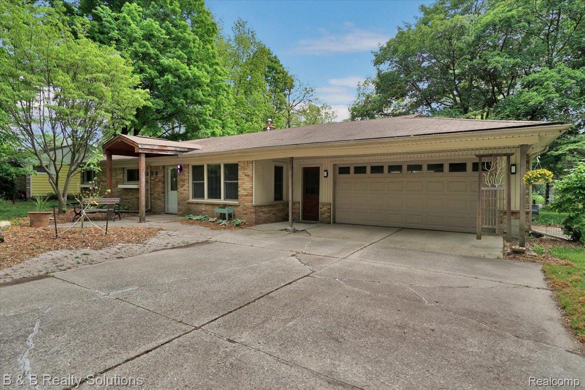 456 E Hurst Drive