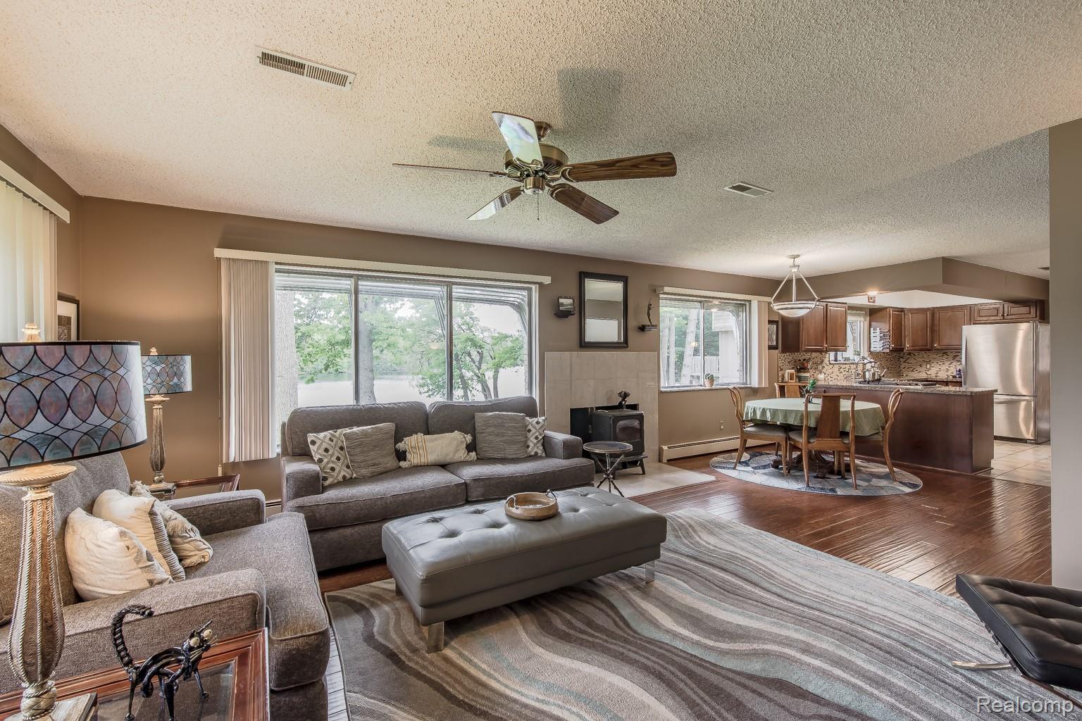 63 Lakeview Drive