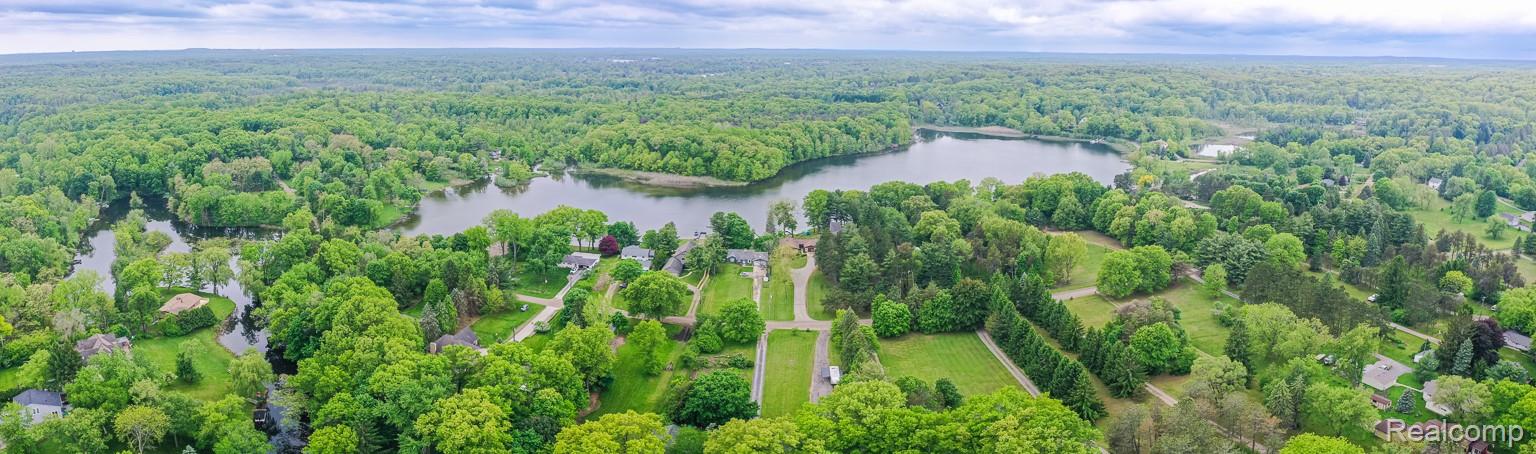 63 Lakeview Drive