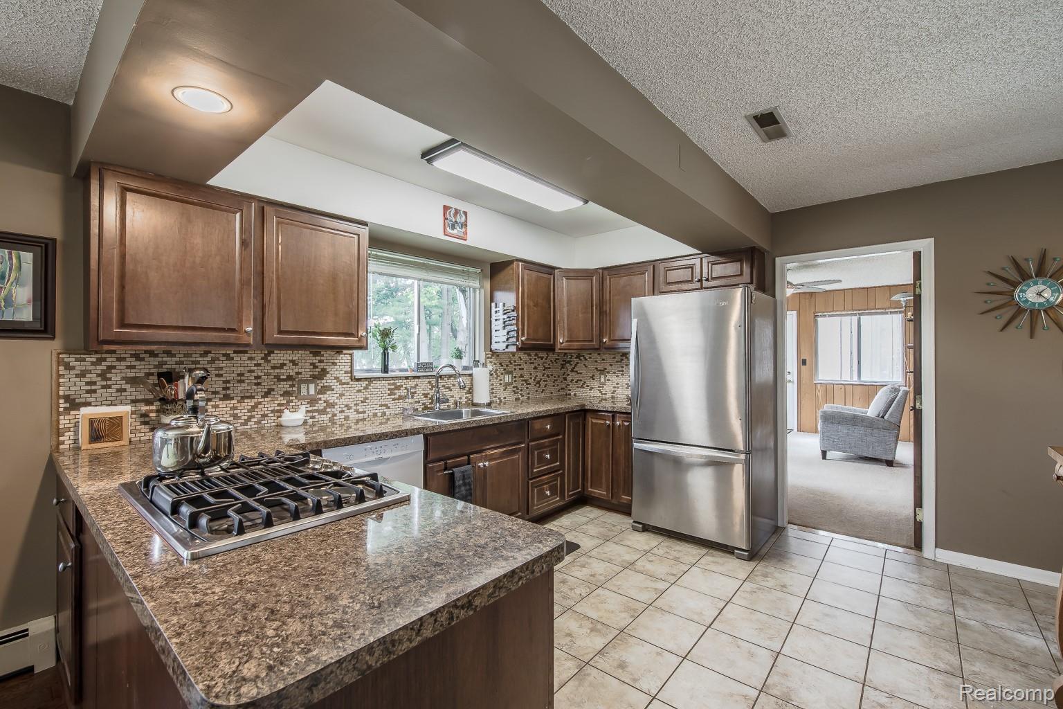 63 Lakeview Drive