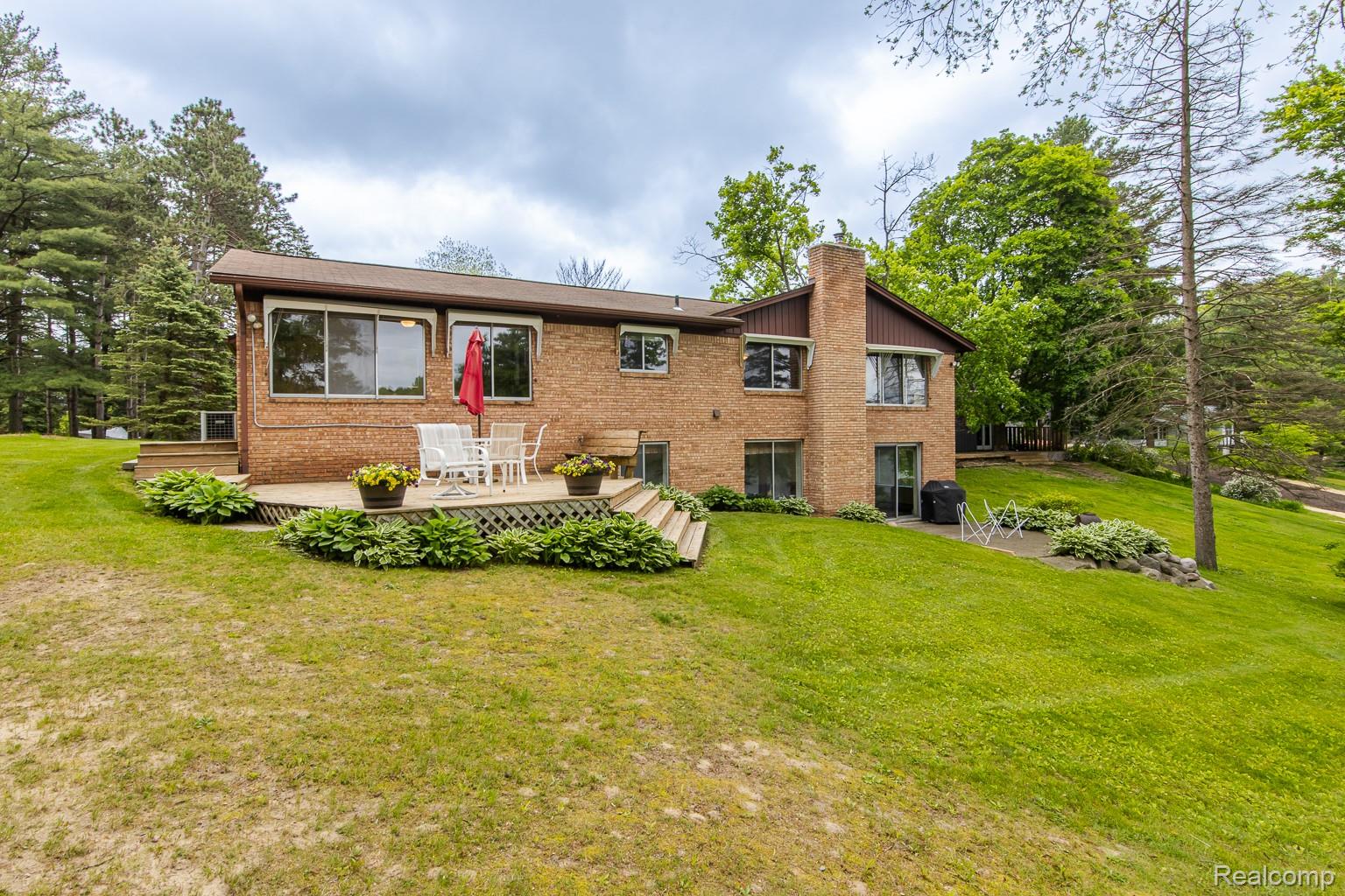 63 Lakeview Drive