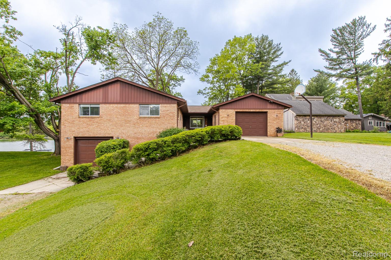 63 Lakeview Drive