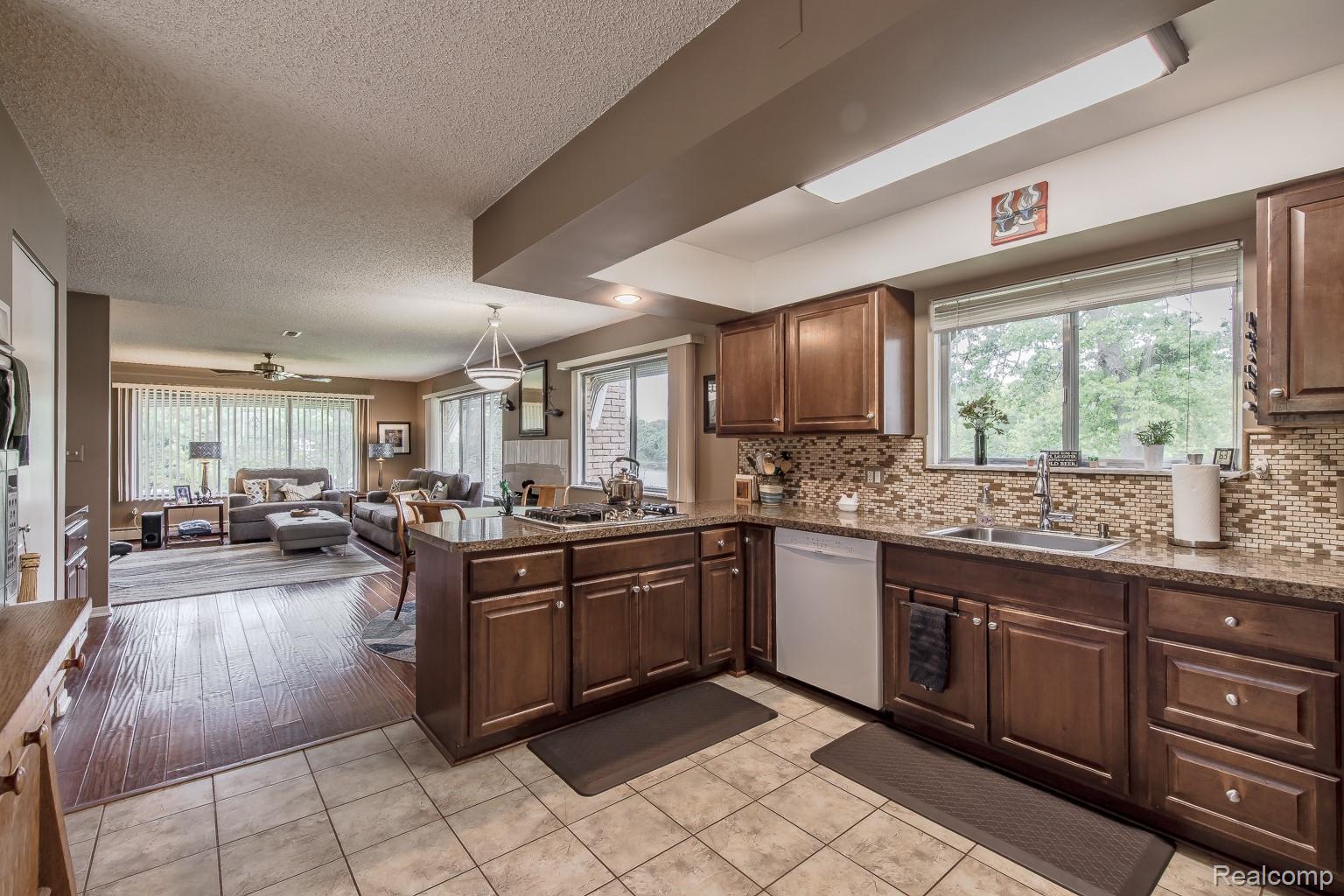 63 Lakeview Drive