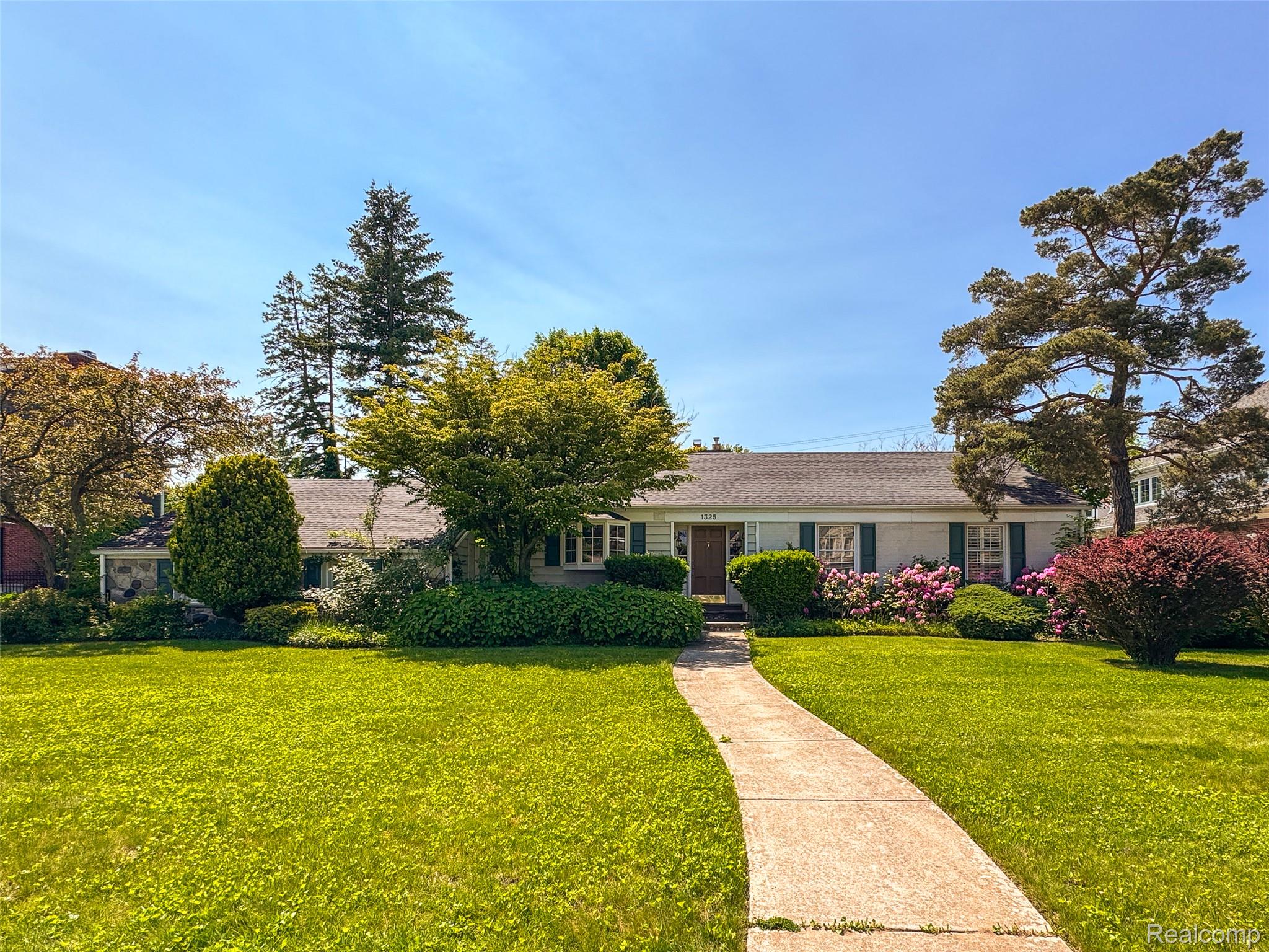 1325 Pilgrim Avenue