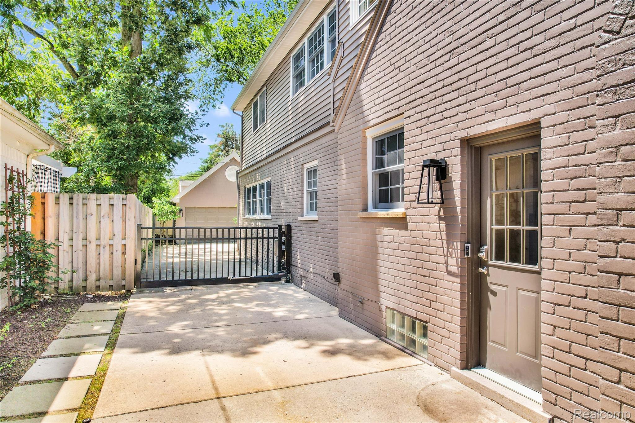 1492 Pierce Street