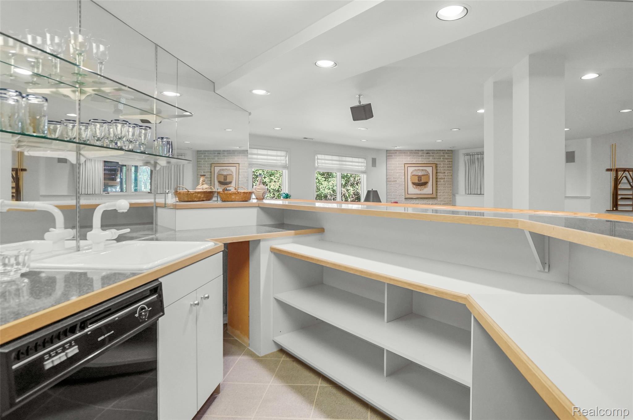 5575 Forman Drive