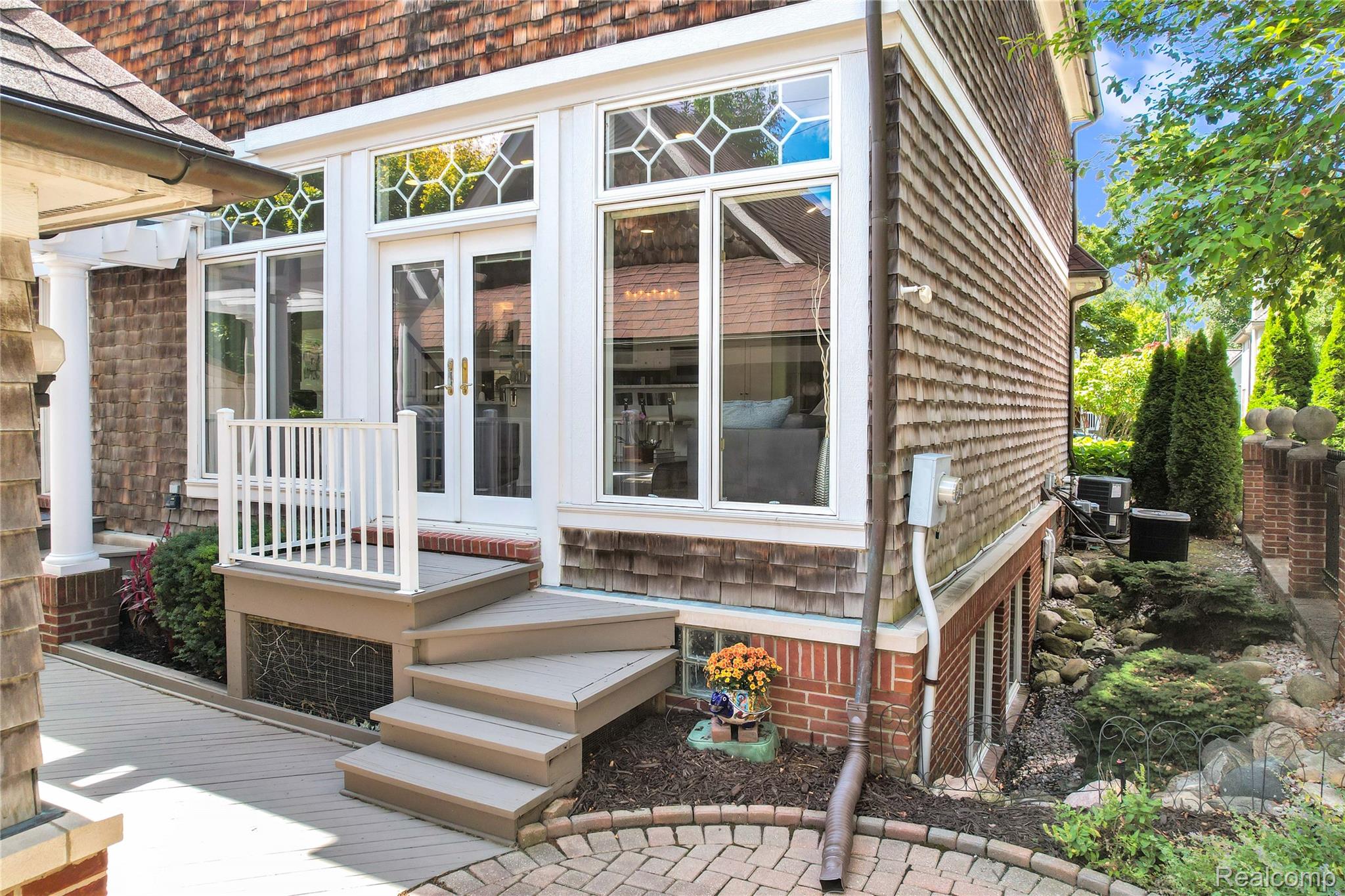 655 Chester Street