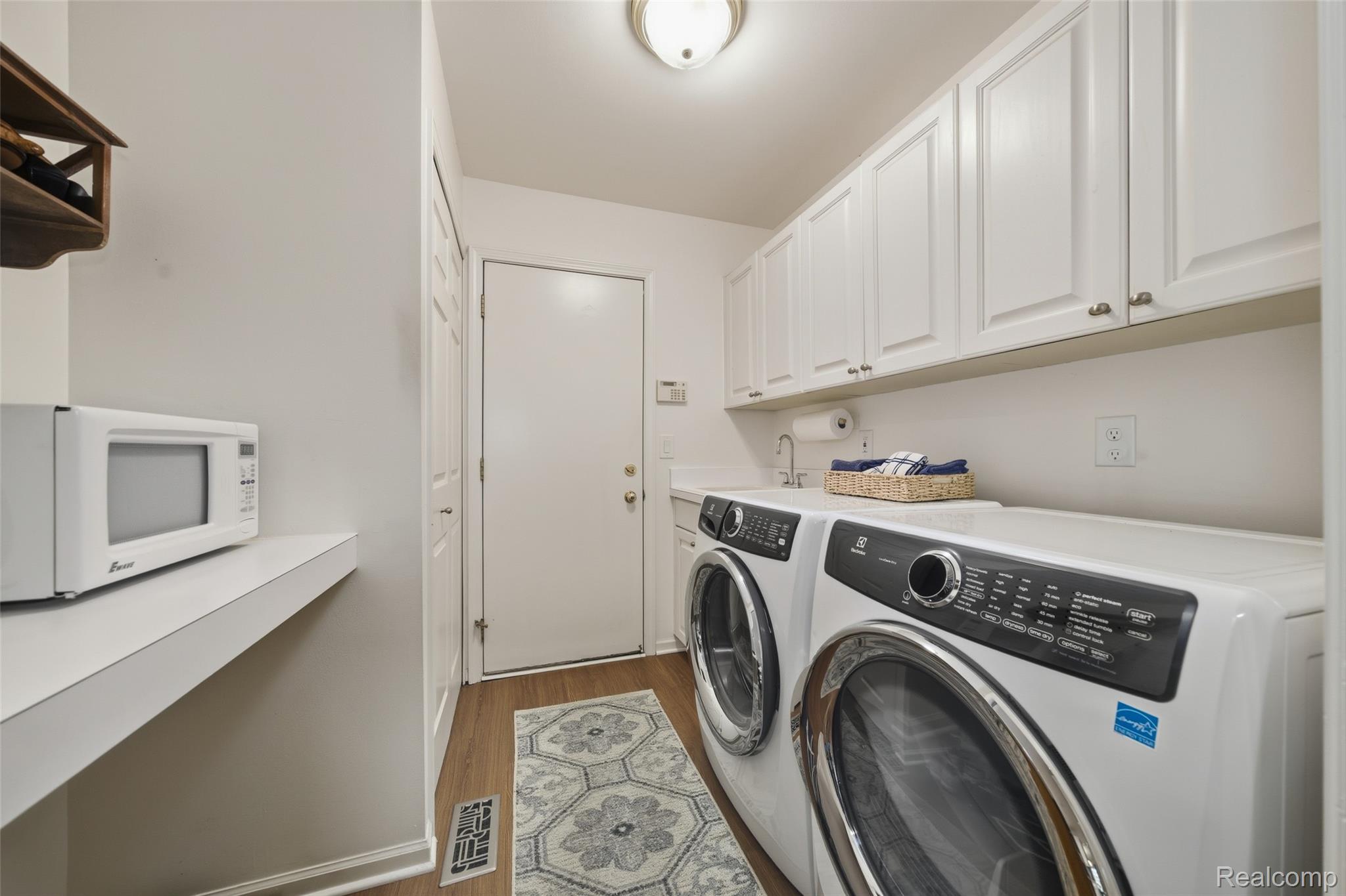 4832 Cliffside Drive 21