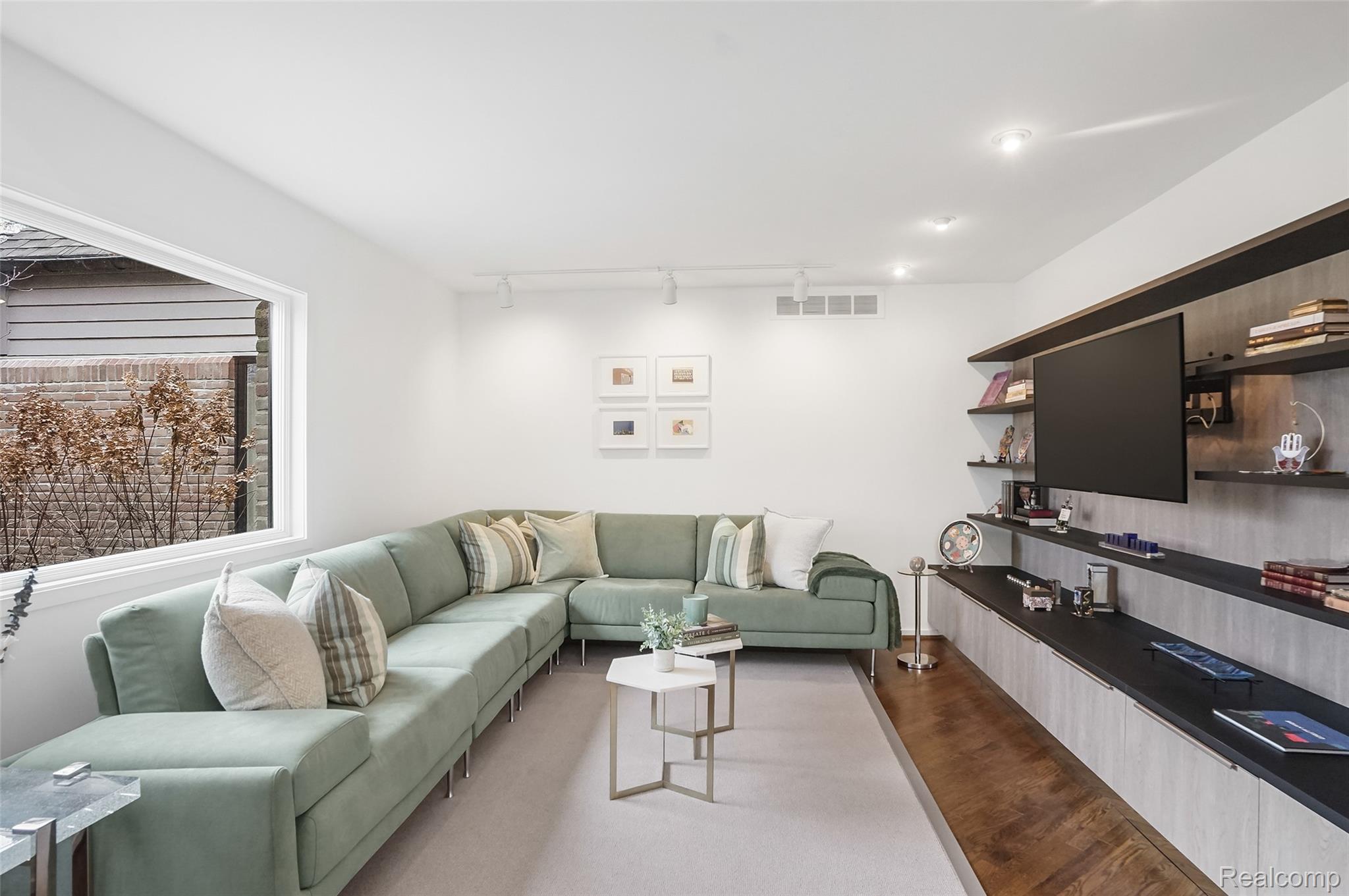 4766 Overton Cove