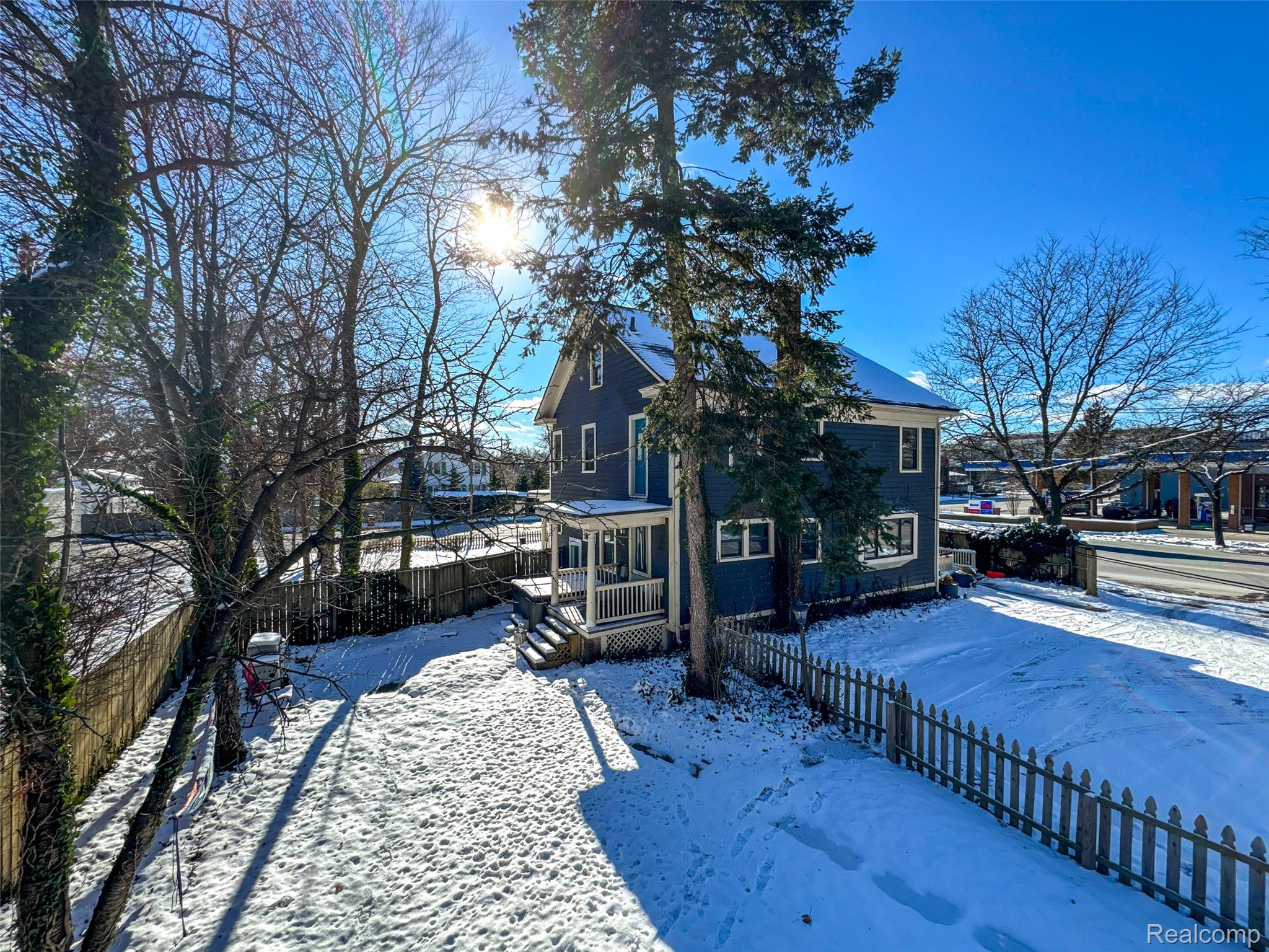 1119 E Maple Road