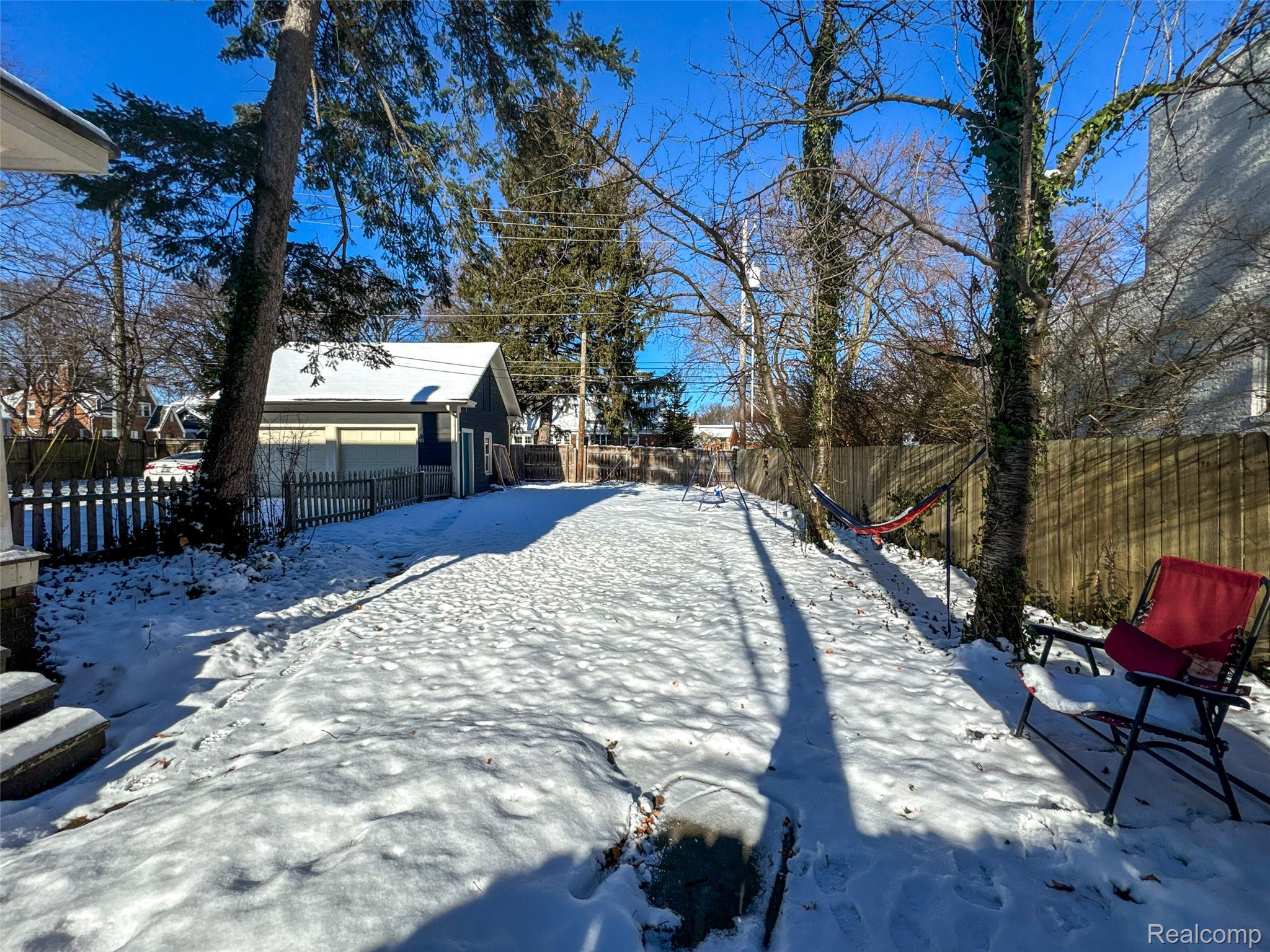 1119 E Maple Road