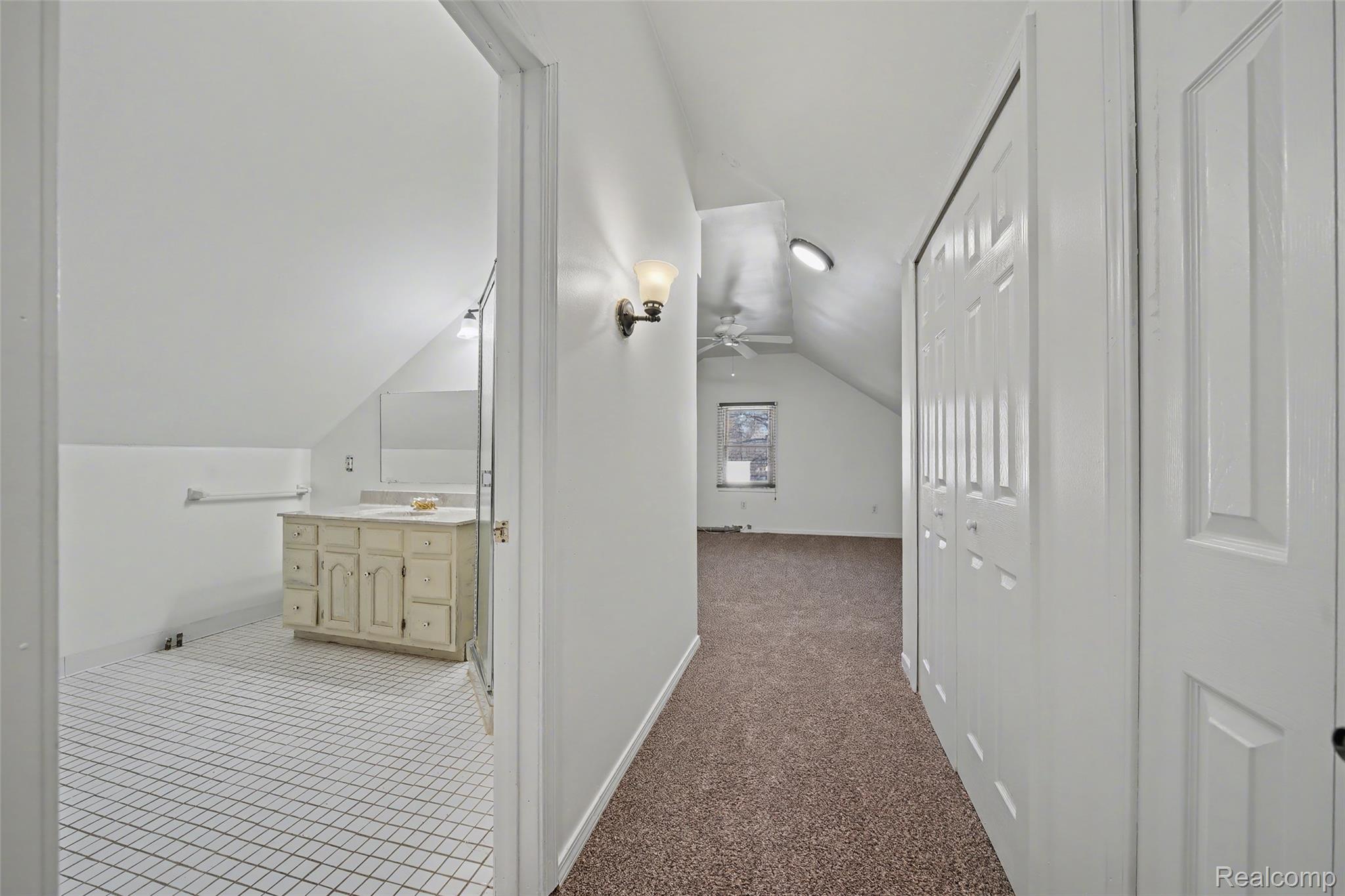 1119 E Maple Road